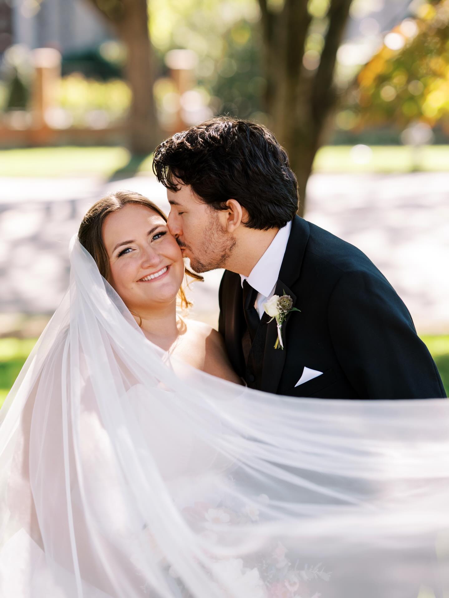 Unbe-leaf-ably in love🍁❤️✨🌙
#starrynighteventsrva #happy #bride #groom #couplephotos #fall #thanksgivingseason #weddingphotos #love #happy #starrynighteventsplanner #weddingplanning #eventplanner #starrynighteventsrvaflowers #floraldesigner #weddingflowers #starrynighteventsrvaweddings #becomeastarrynightcouple #joinmyfamily #snecouples #weloveourcouples #starrynighteventsrvacouples
Planning & Florals | @starrynighteventsrva @tanya_m_cornwell
Photography | @kyliehinsonphoto
Videography | @itsjustinbayless
Venue | @thehiddenoaks
Catering | @cater2events
Rentals | @rentequipva
DJ | @djrickdmv
Beauty | @amandaperry.hair.airbrush
Couple | @katembastidas @connorbastidas