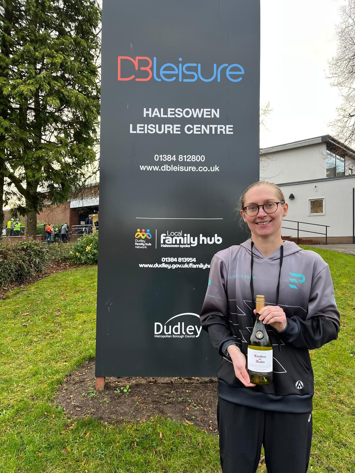 EP Race Report 14/12/25
Well done to all of our weekend racers 🤩👌🏻
It was the final North Staffs Cross Country fixture yesterday at Keele University where we had three of the group representing their clubs 👏🏻
Hayley Green continues to progress nicely with a 21:55 placing her 25th Female over the 4.8km course👌🏻
The men then took on the slightly longer 8km course where Matt Harper who has had a number of set backs lately made a late decision to have a run round and crossed the line in a solid 32:20 placing him 85th male 💪🏻 Mick Hutchins also made a late call to run due to a change of plans and had a strong run crossing the line in 30:12 placing him 54th male and 3rd in his AG 👏🏻
We then had Stu Elsam over at the Aintree 10k where although far from ideal conditions and certainly not the fastest course managed a small PB in a time of 50:35 which was 40 secs quicker than last year 👌🏻
Finally, Helen Bird has been working very hard on her 5k running to try and secure an AG GB spot in the Aquathlon. Today at the Halesowen Aquathlon it was her last event to try and secure a spot for next year. She didn’t just run a touch quicker but smashed her target with a 21:02 5k and overall time of 29:26 placing her 6th overall and first female🥇which is hopefully enough to secure her spot 🤞🏻🇬🇧
📸 Brian Dale - Race Photos 🙌🏻👌🏻