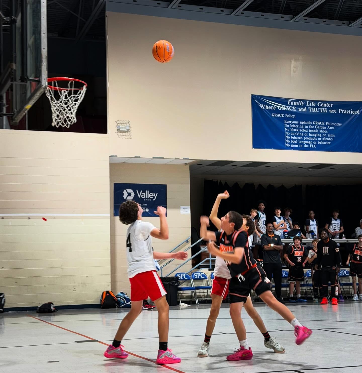 Preston at the buzzer for two! Outstanding win! Congratulations, Takeover! 🙌🏼