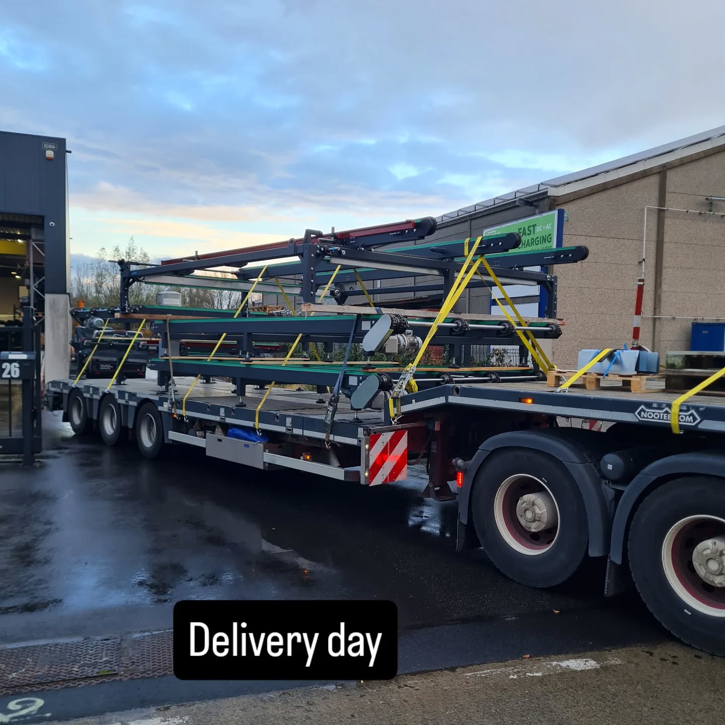 #delivery day, deze 5 kettingbanen, geheel op maat gemaakt onderweg naar een tevreden klant