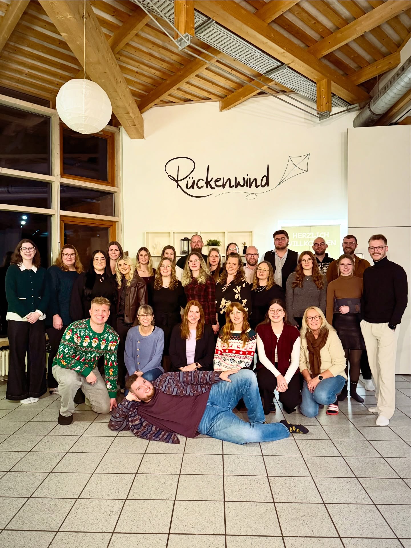 Frohe Weihnachten, zauberhafte Feiertage und eine wundervolle Zeit mit euren Liebsten wünscht das ganze Team Rückenwind 🎄✨❤️
Macht es euch gemütlich, lasst es euch gut gehen und genießt das leckere Essen 🥰
#rueckenwindburlage #sichererort #kinderundjugendhilfe #pädagogik #team