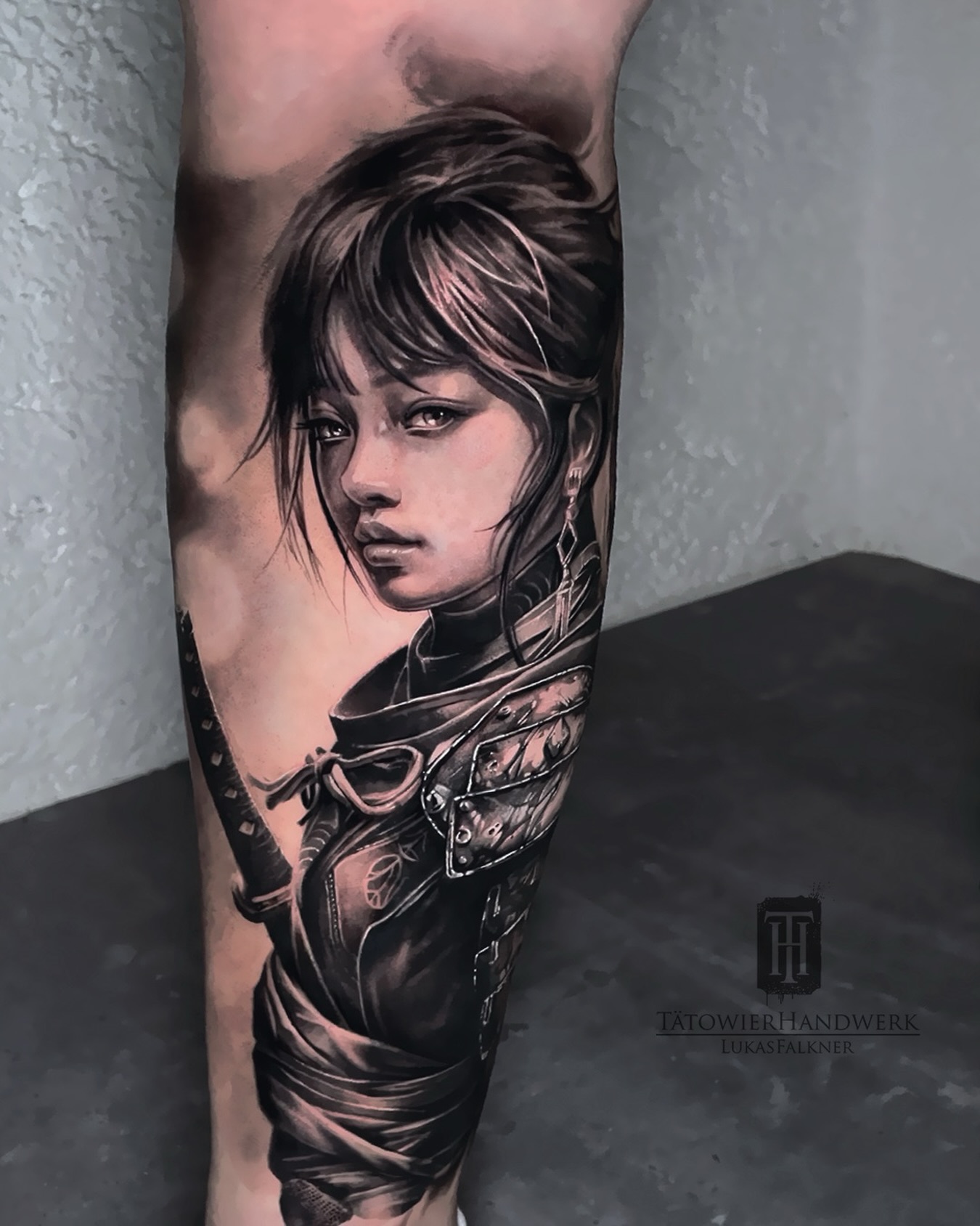 Female samurai also known as „Onna-Bugeisha“ - Partly fresh, partly healed. And also a Cover Up.
Did this piece on my dear @tattoosbypatrizia on her last day working with us at the shop. This one was quite sentimental for me.
#tattoo #tattoos #samurai #samuraitattoo #japan #tattoartist