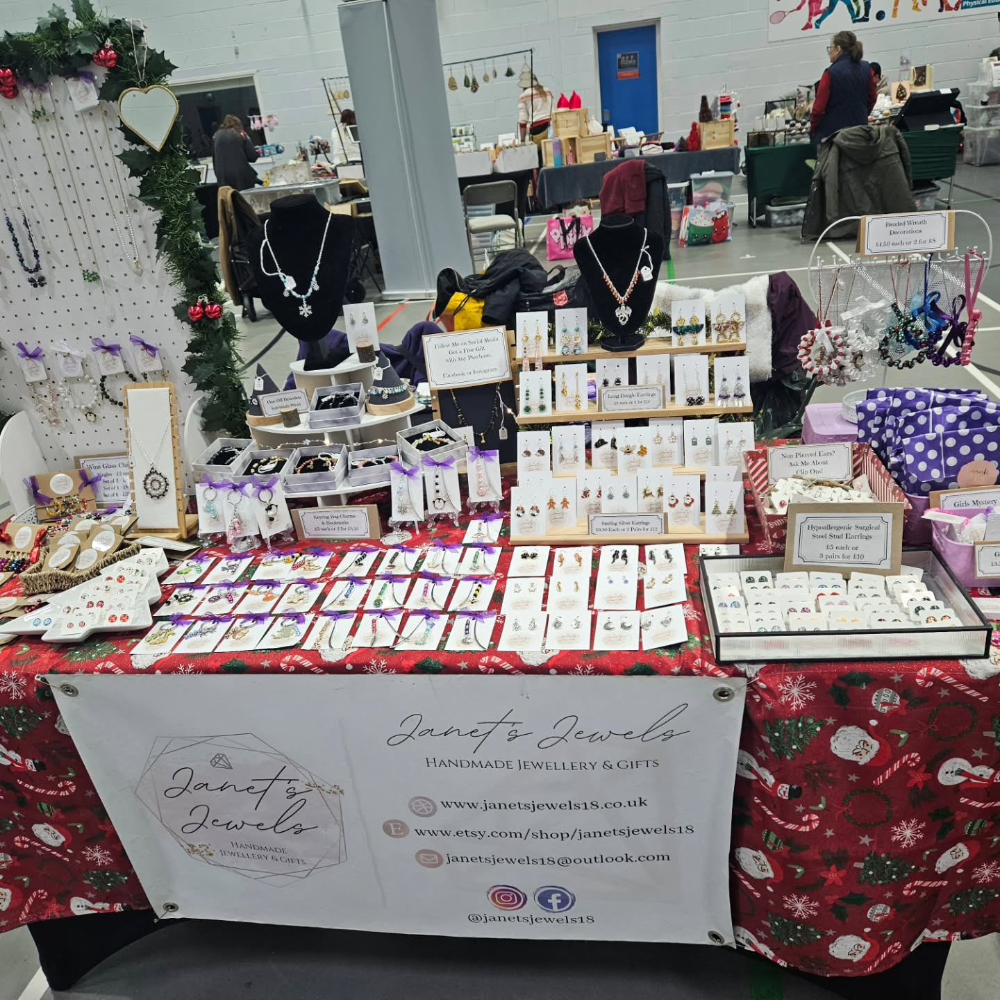 Stall ready at Robert Bloomfeild Academy, Shefford, here until 2pm 💜🎄