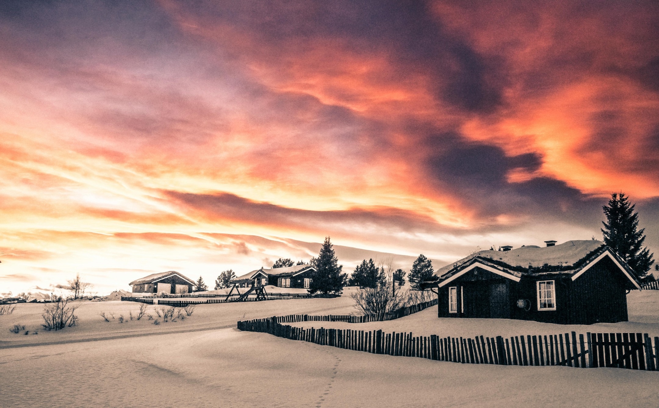 📷 Roland Juhász @roland1981
https://www.pexels.com/photo/snow-covered-village-1381153/