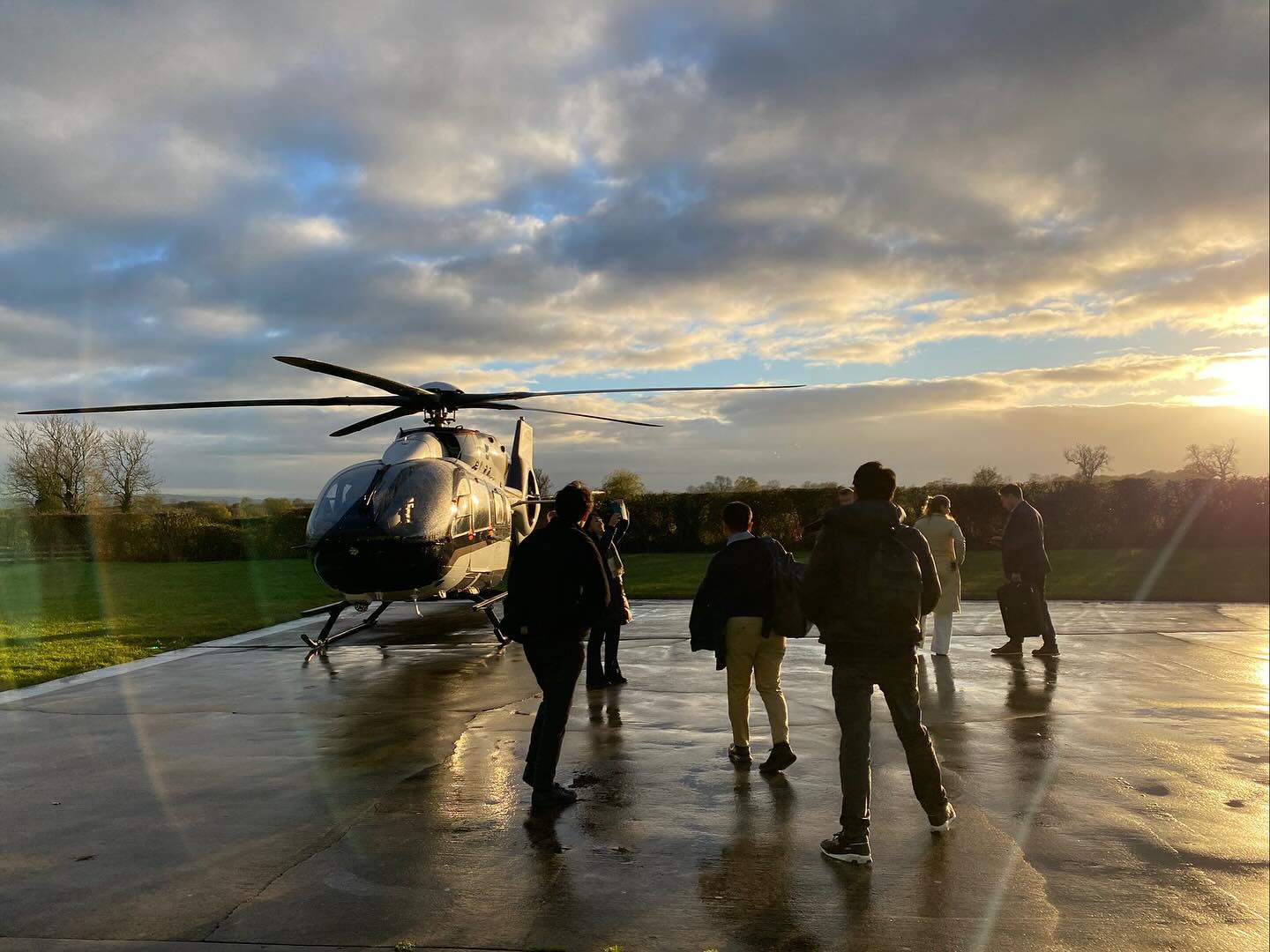 It’s not everyday your study tour includes a leg by helicopter, but our clients from Japan were very happy to get to see a little of the English countryside flying to Oxfordshire yesterday.