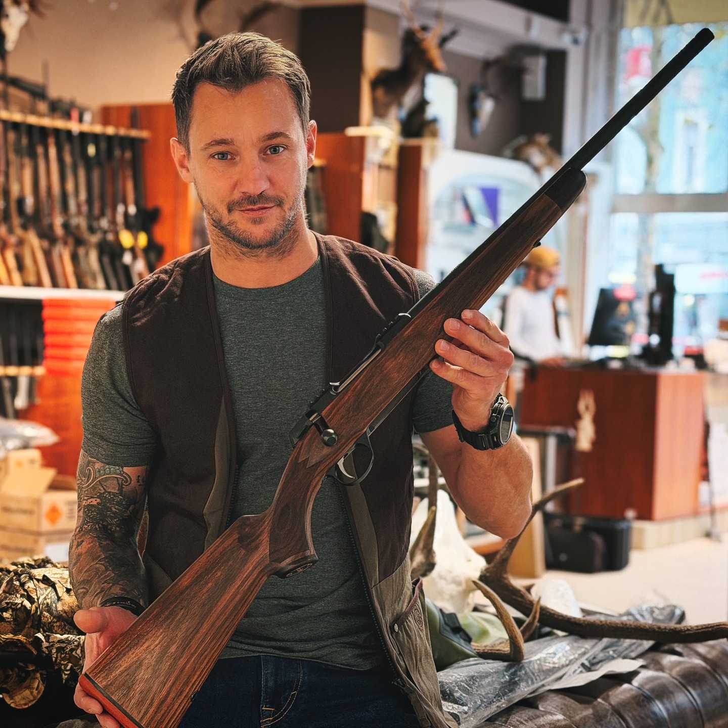 🇦🇹 Sako 90 Grizzly – Finnische Präzision.
Zeitlos. Ehrlich. Die 🐻 Grizzly ist keine Waffe fürs Rampenlicht – sondern für Jäger, die sich auf ihr Werkzeug verlassen müssen @sako_international
Gemeinsam mit @mischkulnig_david von Alpe Adria Jagd haben wir das Gewehr unter die Lupe genommen und für ihn ist die Grizzly „ein Gewehr für alle, die eine einzige Büchse wollen, der sie blind vertrauen können.“ Und das sagt ein Mann, der Sako nicht nur verkauft – sondern selbst damit jagt. Die ganze Story ➡️ www.schussundstille.com
📍 Alpe Adria Jagd, Villach – Österreichs Kompetenzzentrum für Sako.
——
🇬🇧 Sako 90 Grizzly - Finnish precision. Timeless. Honest. The Grizzly isn‘t made for the spotlight - it‘s built for hunters who need a rifle they can truly rely on.
Together with @mischkulnig_david from Alpe Adria Jagd, we took a closer look at this rifle. For him, the Grizzly is „a rifle for hunters who want one gun they can trust blindly“.
👉 FULL STORY available now on: www.shotandstillness.com
#shotandstillness #schussundstille #sako #alpeadriajagd #sako90grizzly #huntingrifle #jagdgewehr #huntinggear #riflecraft