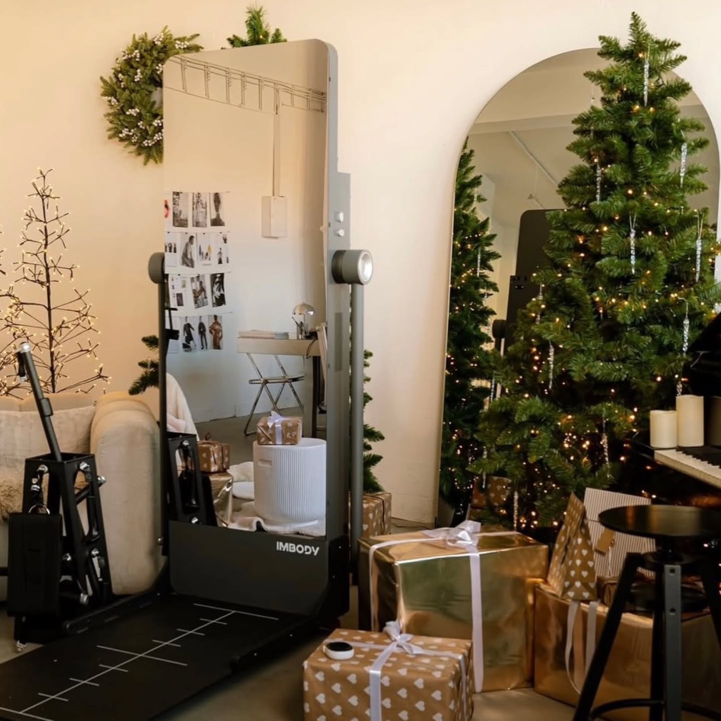 Mit einem IMBODY neben Eurem Baum habt Ihr nicht nur das beste Smart Home Gym seiner Klasse auf dem Markt, sondern auch einen 2ten Weihnachtsbaum 🌲