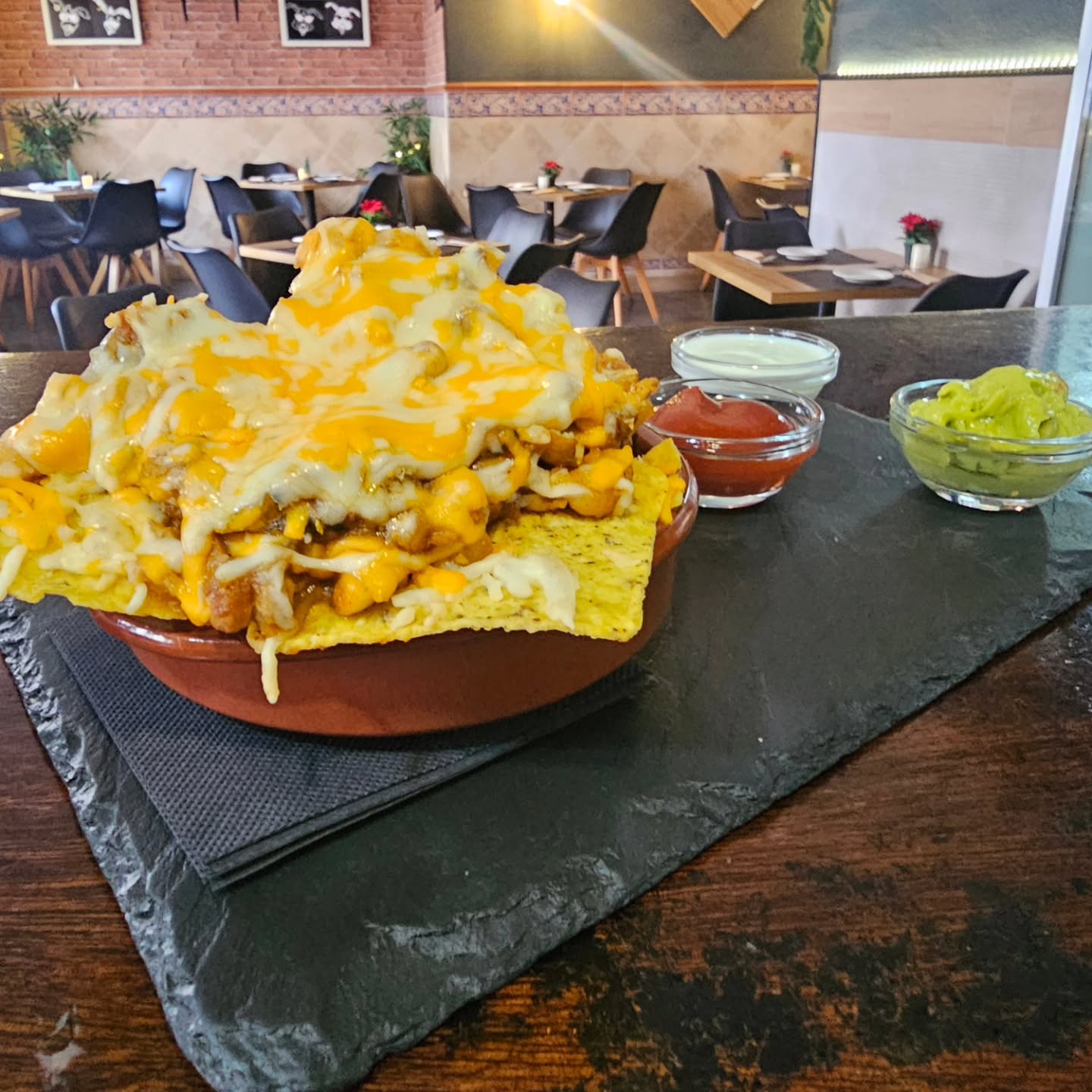 It's back!😍
Probably our most popular special....Homemade Pork Chilli Nachos, served with Guacamole, Sour Cream & Salsa.....you can't miss out on this, while stocks last!😎😎
#foodiegram #foodporn #nachos