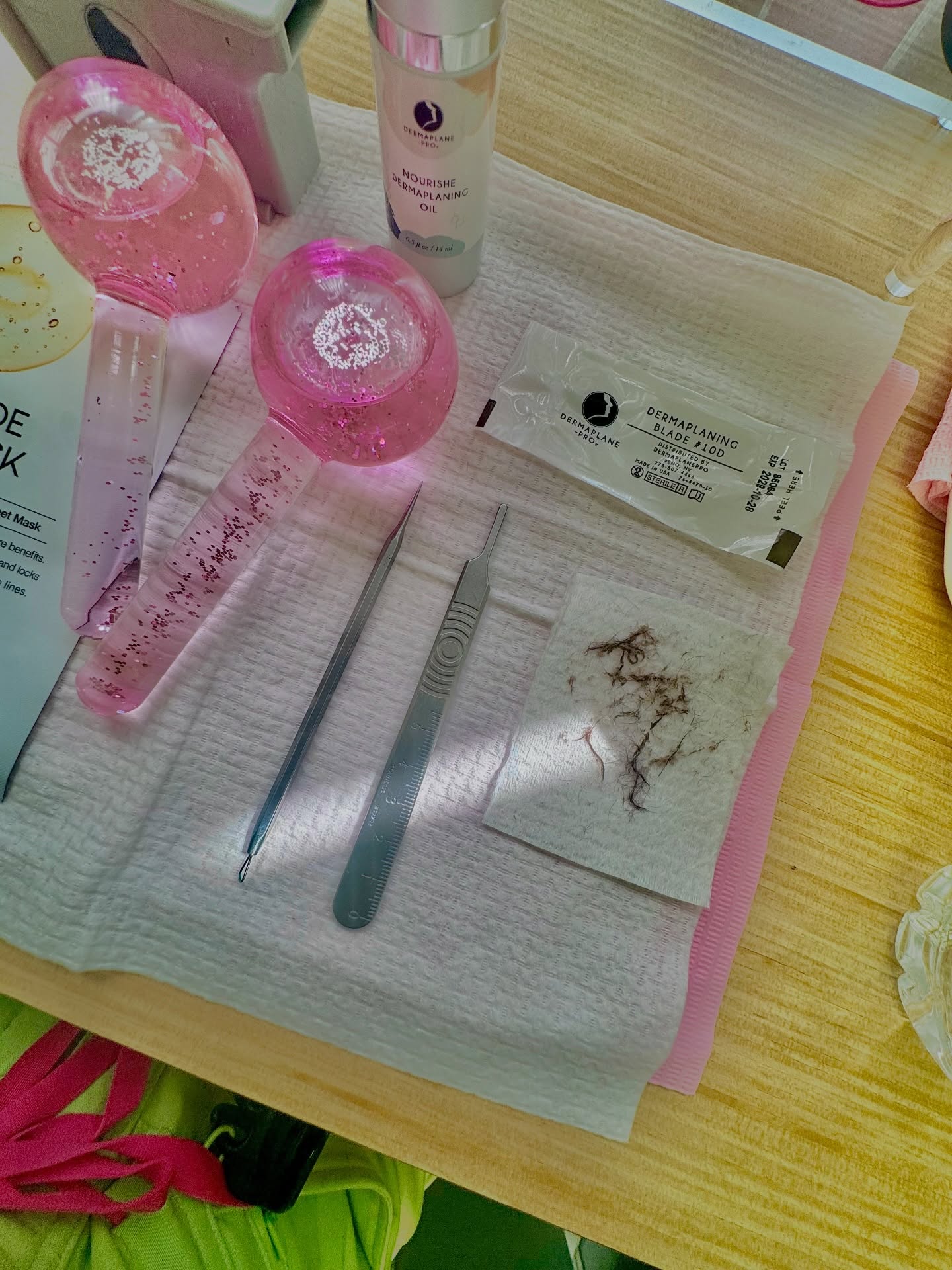 Glass skin loadingโฆ โณโจ
Dermaplaning = brighter, smoother, softer skin in one session.