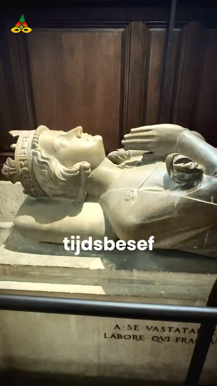 – Tijdsbesef
Ik ontmoette Rollo.
Voorvader. Viking. Eerste hertog van Normandië. Ons kapsel zit nog verrassend gelijk.
Volg het @poeziejournaal - dichterlijke reportages met rechte rug en open hart.
✍️ Maurice Jonkers & 🎥 Hilma ten Boske
Wil jij ook een gedicht of optreden?
Stuur een DM of kijk via de link in bio.
#poeziejournaal
#houdezonzijde
#haiku
#dichterlijkereportages
#poezievanalledag
#kunstalsverbinding
#rollo
#tijd
#spokenword