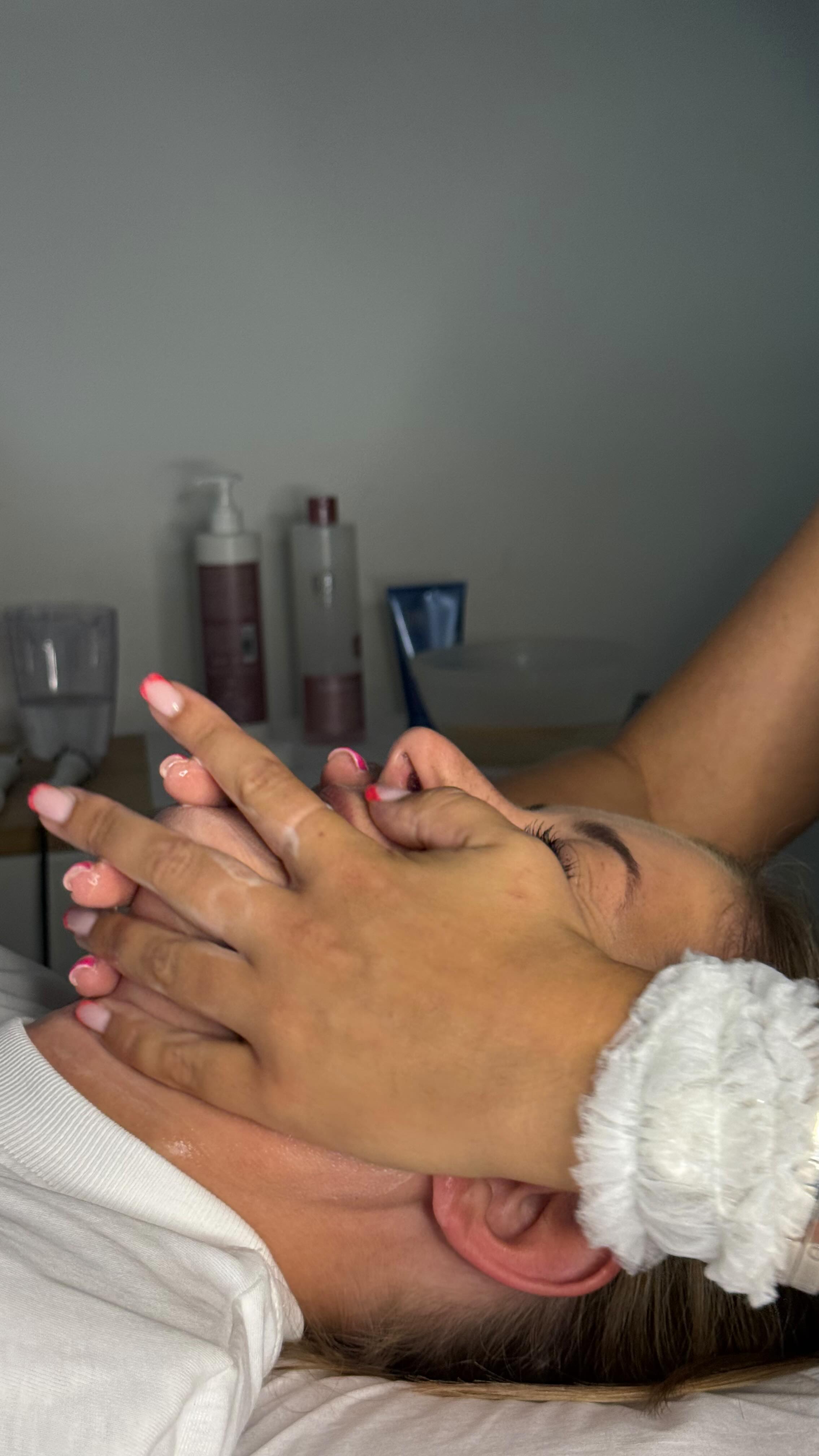 POV: Itâs your 2 week Botox top-up
#cheltenham #salon #cheltenhambeauty #beautysalon #beauty #gloucestershire #bathroadcheltenham #skincare #beautyinthecotswolds