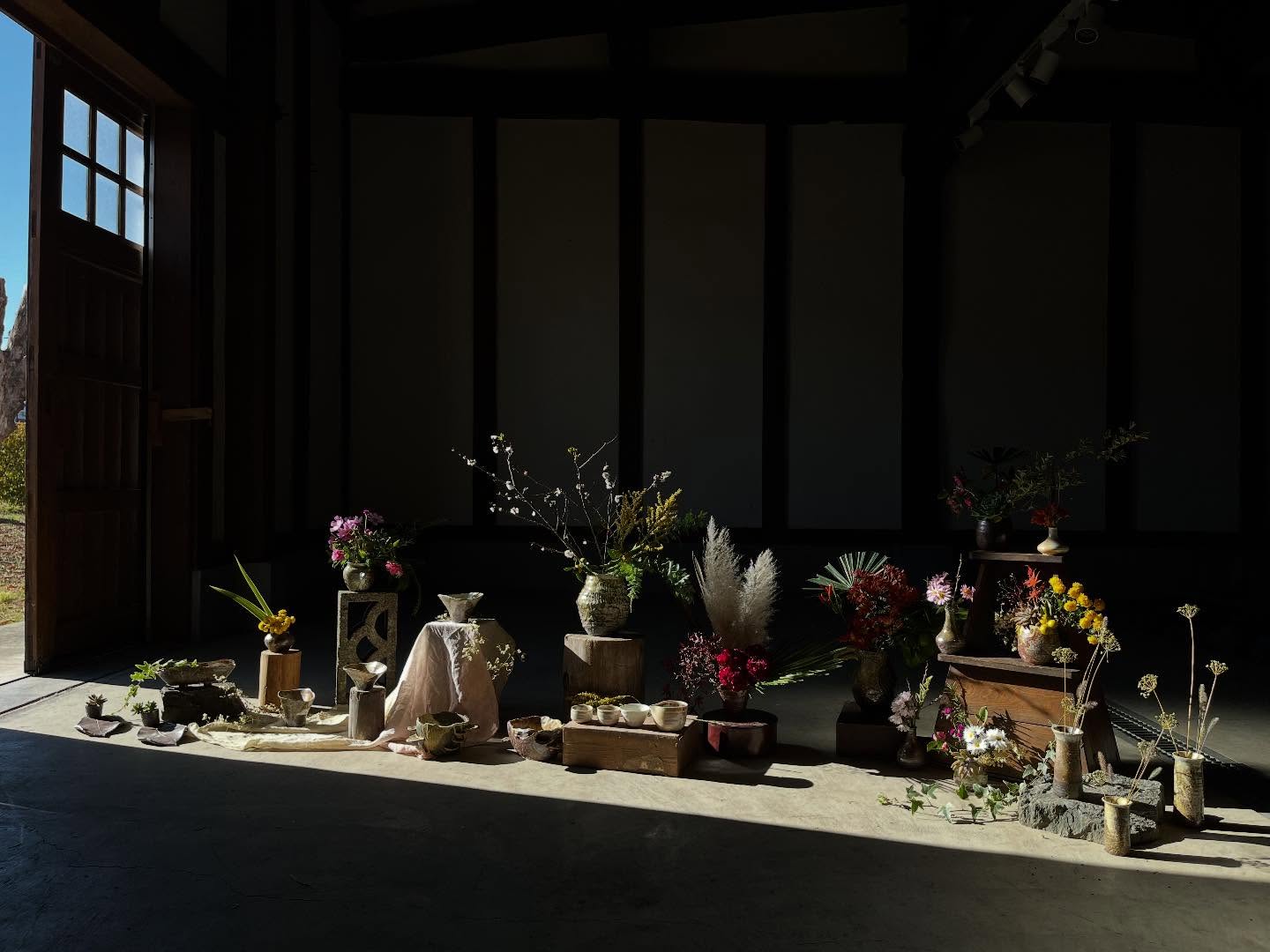 Collection Pieces @shirooniresidency 🍁
Artist Talk:
“The word ecology comes from the Greek oikos, meaning “home,” and logos, meaning “study”—together, “the study of the home.” For six weeks, Onishi has been that home for me, a place where I learned through quiet, daily acts of reciprocity with the land. Coming from the tropical forests of the Caribbean, witnessing autumn unfold here—ginkgo turning gold, persimmons ripening, and the harvest of edamame—has been a gentle, transformative shift.
During my residency, I explored the connections between people, plants, and the land through three bodies of work. In Cocoa Flora, I honoured a dear friend, Javed, a farmer and chocolatier, offering cocoa tea as a gesture of remembrance and reflecting on the cycles of life and loss. Forest Chorus celebrates the quiet synergy of mushrooms, birds, and nests, echoing the web of life that sustains both Onishi and my own small cabin home. In Impermanence, I captured the fleeting beauty of gardens, wildflowers, and seasonal blooms, using clay, hand-dyed textiles, and cyanotype to preserve moments before winter arrives.
This residency was also my first wood firing. I experimented with six different clays, exploring slip-casting, hand-building, and wheel-throwing techniques, letting the forms respond to the heat and ash from the kiln. Through all these works, I sought to listen, observe, and respond to the rhythms of this place—its gardens, rivers, mountains, and neighbours—while carrying traces of my own home and the life I tend there. Each piece is an offering, a reflection of the generousity of the land and the quiet reciprocity that exists between humans and nature”
Will share more vessels & arrangments from the exhibit soon. Packing boxes and getting ready to leave 🥲
Images 2,5, 6 📸 @alexrobydesign ❤️