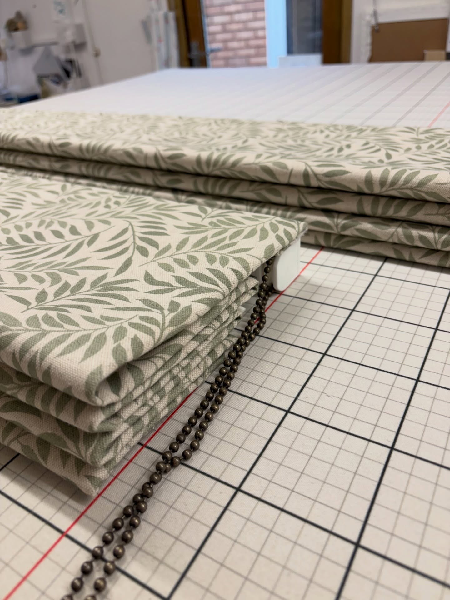 These two pretty Romans ready to go off to a renovated kitchen in a beautiful country home. Interlined and lined helps keep out those chilly draughts. #romanblind #kitchenblinds #countryhomes #countrykitchen #worcestershire #worcesterinteriors #thatchedcottage #thatchedcottageinterior #hillviewsoftfurnishings as always @evanstextiles linings and hardware which is fully #childsafe fabric from @thetinsmithsuk #tinsmiths #tinsmithsfabric