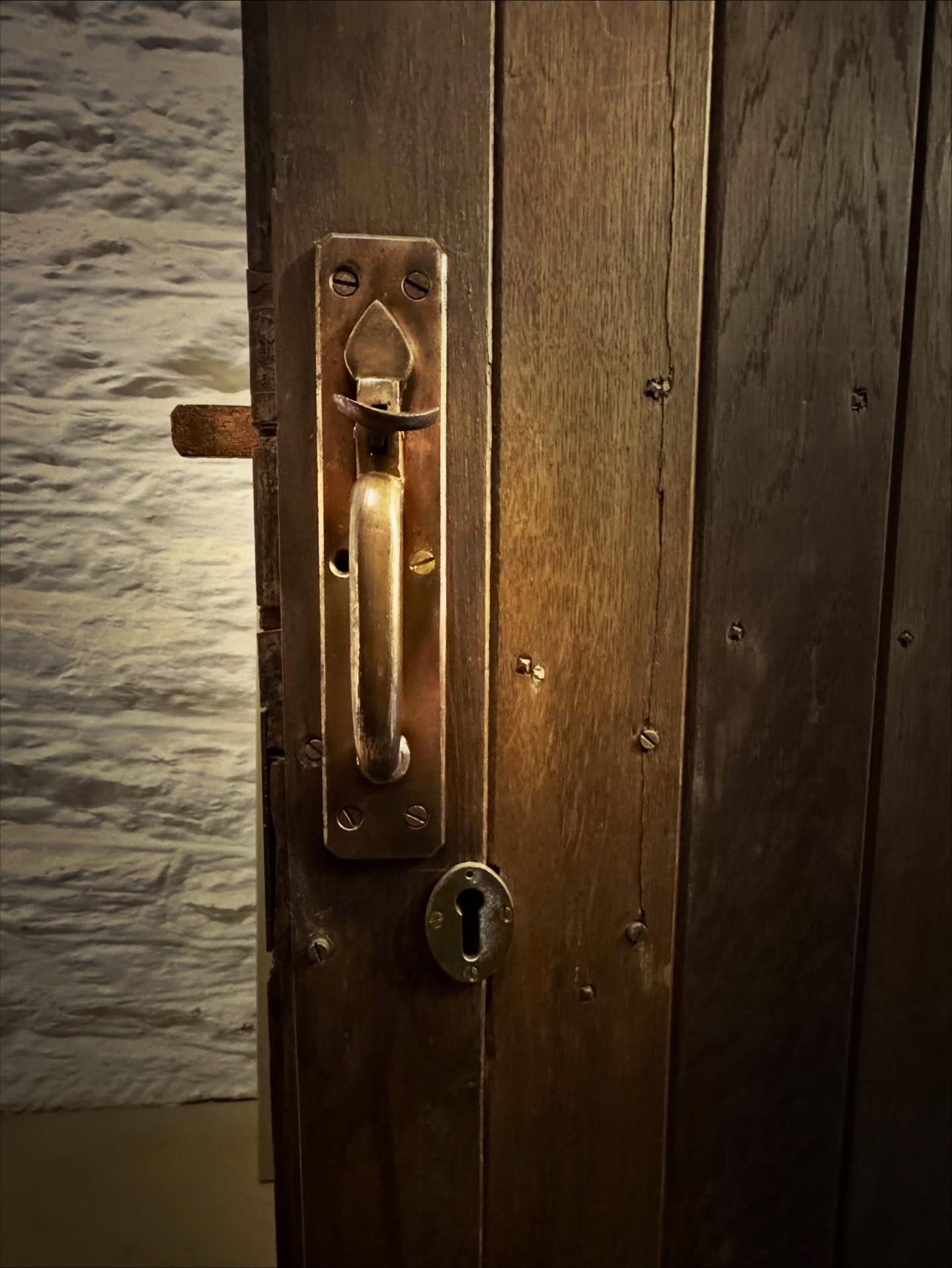 Don't you just love it when you see something and think "ah that is a sexy bit of history right there"? Or is it just me? 😆
I find real joy in the simple, genuine details of historic buildings. The mix of aged wood, brass hardware, and lime plaster here is perfection. These doors form part of the historic Crownhill Fort's cartridge stores and have been lovingly maintained by the amazing volunteers. No fancy details, no drama, just made for function, and I still think it's one of the forts most beautiful parts.
What historic details float your boat that you’ve found in your home or on your travels? Let me know in the comments and we can swoon together. Kimber ✨