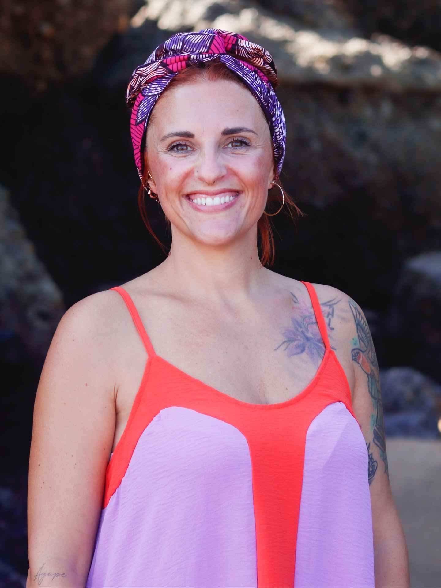 Aquí algunas fotos de la sesión con Esther y su gabinete de psicólogas @mendezalvarez_psicologia, en el corazón de Oviedo, Psicología Integrativa, para sanar la mente y el alma.
Me alegro muchísimo de ver a Esther rodeada de un súper equipo y ayudando a un montón de personas desde su clínica. La conozco desde hace exactamente 20 años cuando hicimos juntas nuestro Erasmus en Italia jjj ;) sigue igual, alegre, cercana y divertida. Ha sido un súper gusto captar su sonrisa 📸💛
#sesiondefotos #gabinetedepsicología #fotosperfilprofesional