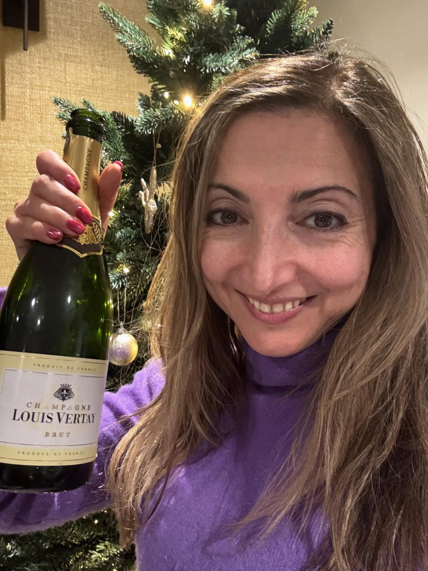Whoop whoop 🥂🥂🍾🍾🎉🎉
I have submitted my masters dissertation on biopsychosocial and lifestyle influencing factors on menopausal anxiety and can shelf these books and folder phew 😅
It has been a year of hyper focus and hard work and many personal sacrifices and a really tough journey on so many levels but I have learnt A LOT and hope my research will help advance support for women during this difficult period of transition as I have suffered personally and know how debilitating it can be 💕 if you’re in midlife and experiencing worse or new onset anxiety and poorer stress response know you are not alone 🥰
Thanks to all the individuals and organisations who shared my study recruitment poster @mre_fund @hormones.on.the.blink @menopause_cafe @loungethelatte @themenocharity @nutritionnetworkuk @menopausesupport @dianedanzebrink and Menopause Support Network crew
@nutrition.lifestyle.medicine @anhintl @fab.research @naturopathicpractitioners @arnicaparents @lifecodegx @rootsofpractice @the_menopause_homeopath @postcardsfrommidlife @the_godmother_of_pharmacology @alineboblin @mymenopausecentre @soroptimistgbi @worcester_uni @content_nutrition @sandratoddnutrition @katedimmernutritionandhypno @nagheeverde
Kerry OGrady @debbie.bosworth.92 Jo Sheeran and the wonderful Zoe Harcombe who is not on Instagram
and all the 195 women who took time to participate which made this study possible 🙏🙏💕💕
Can’t remember who gave me this bottle of champagne but it served its purpose well thank you 🙏
I look forward to sharing my findings in due course
Sorry if I’ve been quiet and under the rocks now you know why 💕💕
Merry Christmas all 🤶
Ps Alcohol 🍸 is not recommended if you suffer!!! I always pay the price 😀
#perimenopausehealth #perimenopauseanxiety #anxiety #lifestylepsychiatry #mentalhealth
