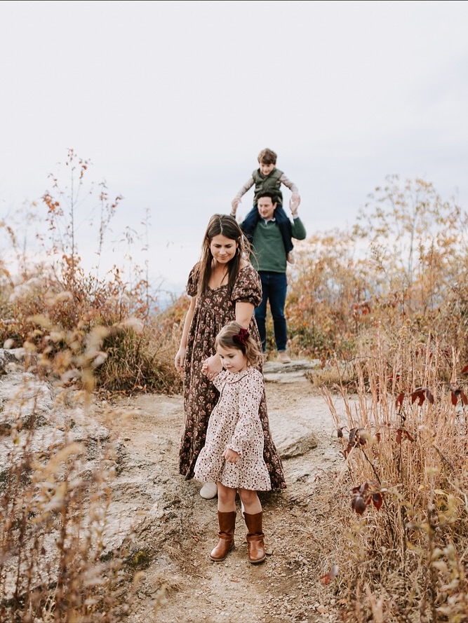 Happy Monday! In case you aren’t on my email list, my gift cards are on sale until December 1st as a little thank you so much great clients. You can get either a $400 gift card for $300 or a $100 gift card for $75 that came be applied to a session in 2026. Tag your husband to drop him a hint. The link is in my bio and in my recent stories!