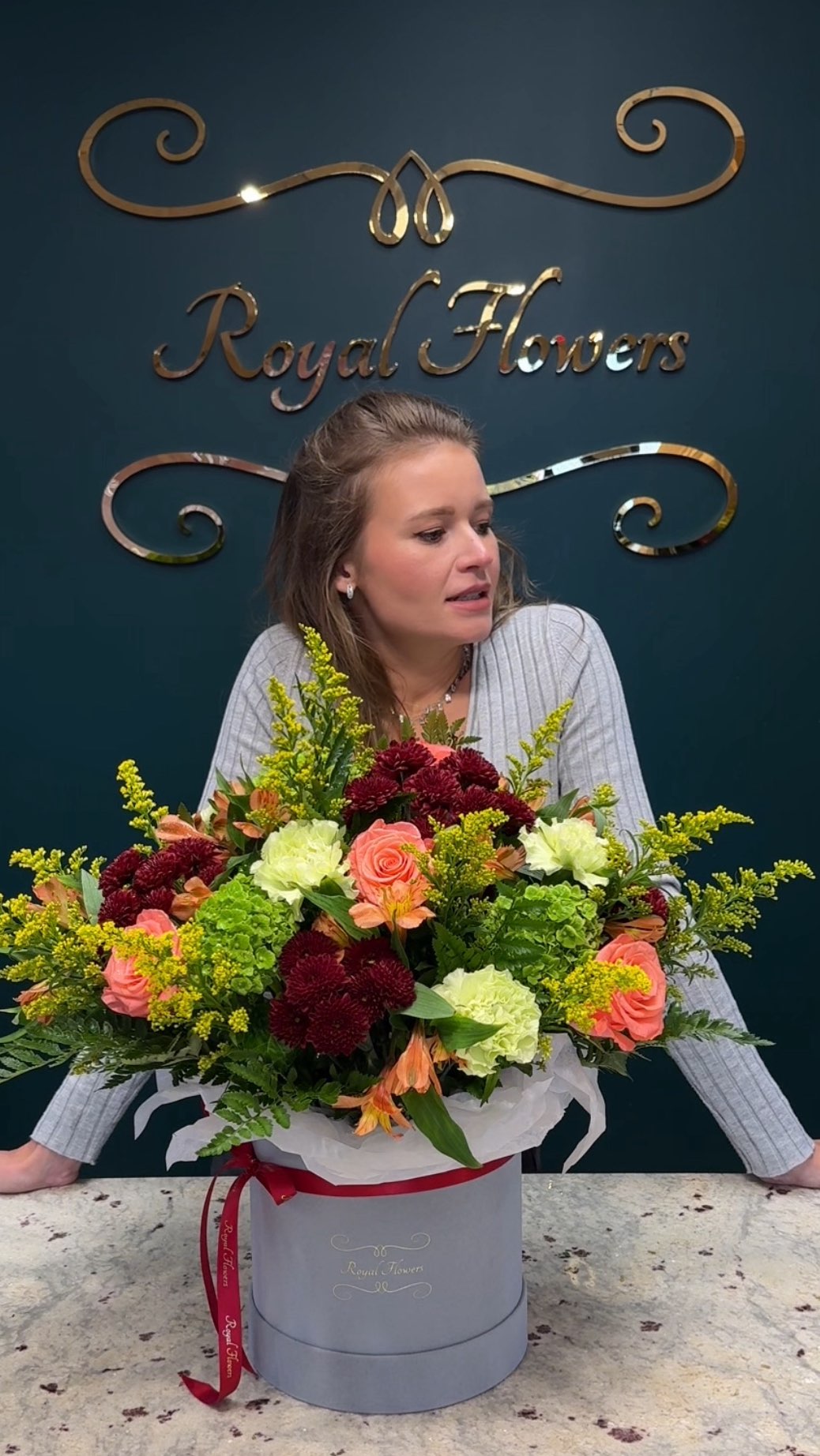 Autumn colors, cozy textures, and a melody to match ππ€ Watch our fall velvet flower box come to life!
#royalflowersnj #medfordnj #marlton #cherryhill #florist