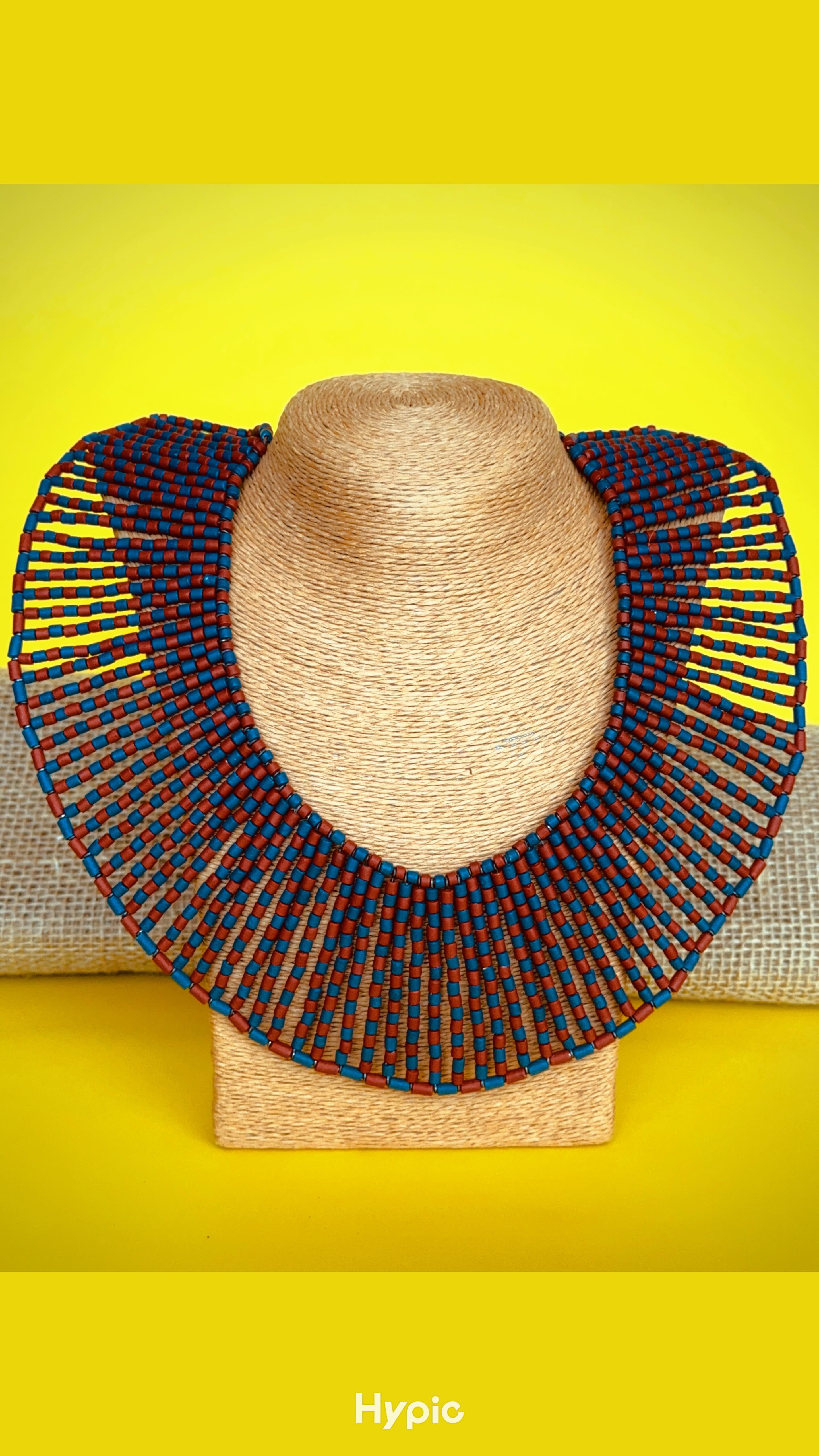 Chegou uma das peças mais marcantes da nossa Coleção Cerâmica. É o Colar Máxi Xingu. Montado com minúsculas peças de cerâmica fosca fazendo um belo desenho, essa peça pode ser usada com ou sem extensor, trazendo elegância e personalidade ao seu visual.
Não perca a chance de ter o seu, acessando a nossa loja virtual e aproveite o FRETE GRÁTIS para compra de quaisquer produtos pronta entrega.
#luxosustentavel
#elegancianatural
#biojoiasexclusivas