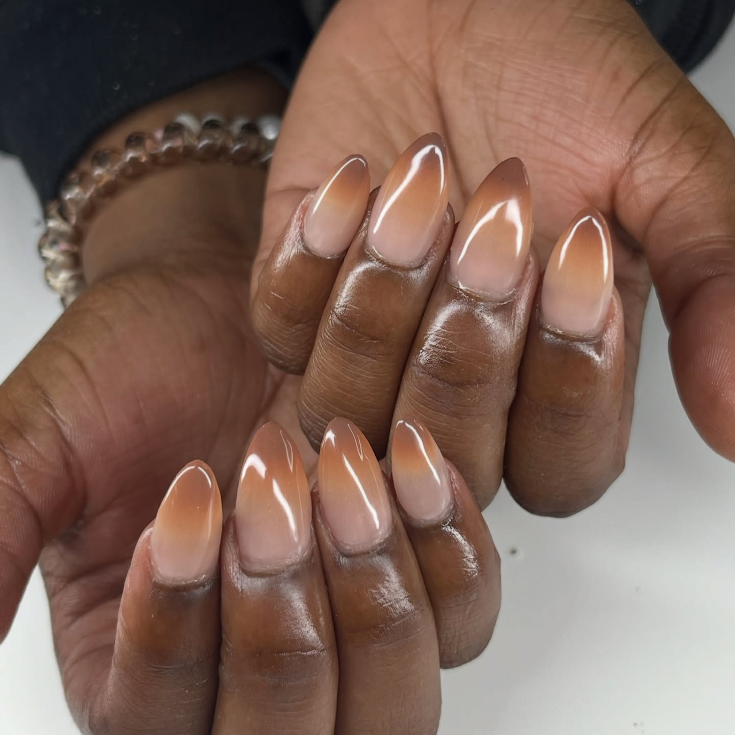 Soft, seamless, and seriously obsessed 🤎✨
The perfect everyday ombré is natural, glossy, and effortlessly fine.
Book your next set with us for the luxury your hands deserve.
#PhillyNails #NailArt #PhillyNailTech #BrownSugarNailSpa #NailInspo