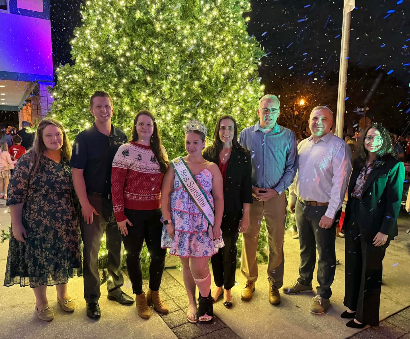 This past week our Miss Sunshine Charity Pageant Jr Teen Queen Rachel got the opportunity to do an appearance at the annual Oldsmar Tree Lighting Ceremony!!🎄Rachel got to meet the Mayor, Vice Mayor, and council members. She was also able to enjoy live music from Oldsmar Elementary School’s choir during the beautiful tree lighting ceremony, and celebrate 109 years of Oldsmar! Great job spreading sunshine through kindness Rachel!
@katie4oldsmar @oldsmarflorida
#christmas #christmastime #florida #oldsmar #christmastreelighting #mayor #misssunshinecharitypageant
#spreadingsunshinethroughkindness