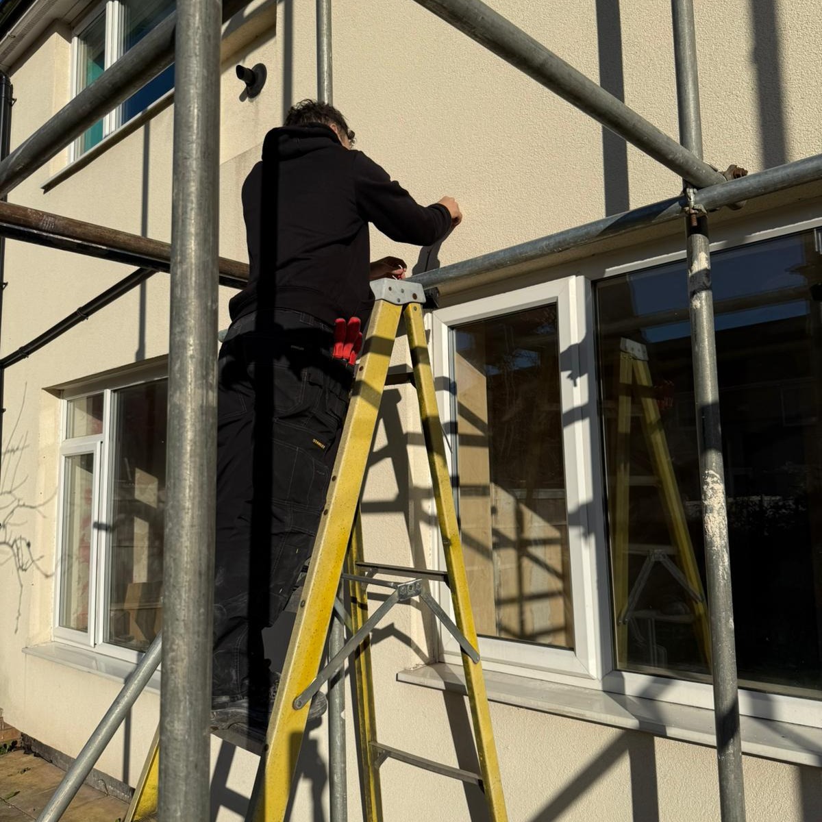 🔌✨ MESS Electrical – Smart Rewire Upgrade
Smart, tidy, and efficient. ⚡🏠
Full house rewire using Quinetic wireless switches—keeping the walls clean with no chasing needed.
We’ve also linked the system to PIR floodlights and a key-ring fob, so the lights can be turned on when arriving home.
#MessElectrical #Quinetic #WirelessSwitches #HouseRewire #SmartHome #ElectricalInstaller #ElectriciansOfInstagram #OnTheTools #LightingSolutions #PIRLights #HomeAutomation #SparksLife #UKElectrician #ModernRewire #NoChasingNeeded