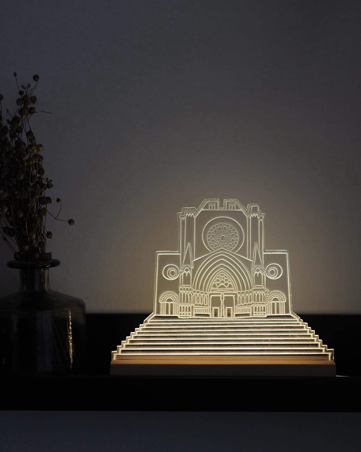 I pels Tarragonins…LA CATEDRAL DE TARRAGONA! 🥰 l’hem il·lustrat i l’hem convertida en llumet! Ja disponible a la nostra web!