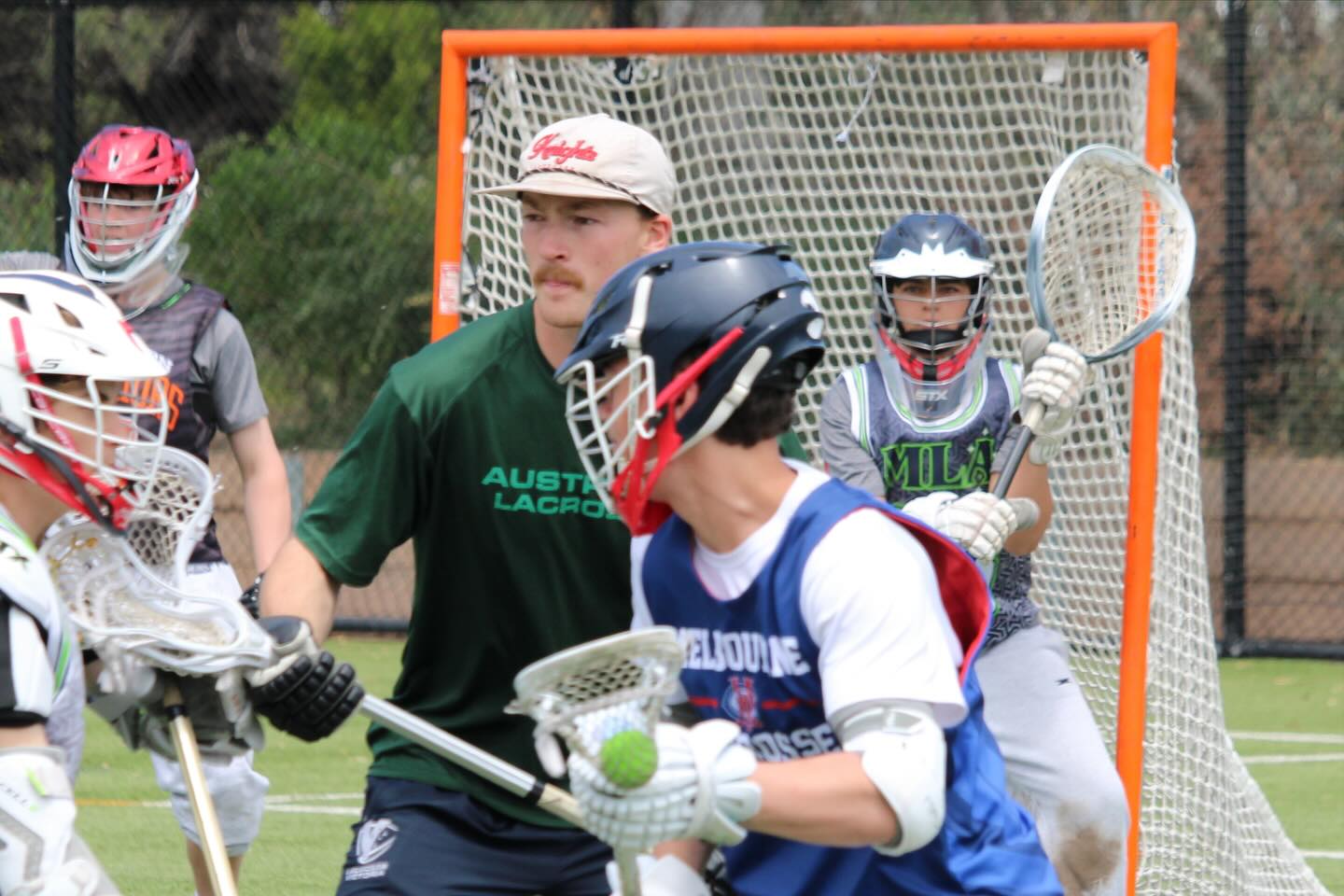 We were very fortunate to be joined by Australian Men’s lacrosse players, Mitch Baker and Donnie Howard, yesterday. Our MLA lads learnt about setting picks then got to put their newly acquired knowledge into practice. A huge thanks to Mitch and Donnie for joining us, as well as Coach Chad and Coach McChad for the very informative session.
Photo credit: Lynda Fletcher
#melbournelacrosseacademy #mla🥍 #llacrossedrills #juniorlacrosse