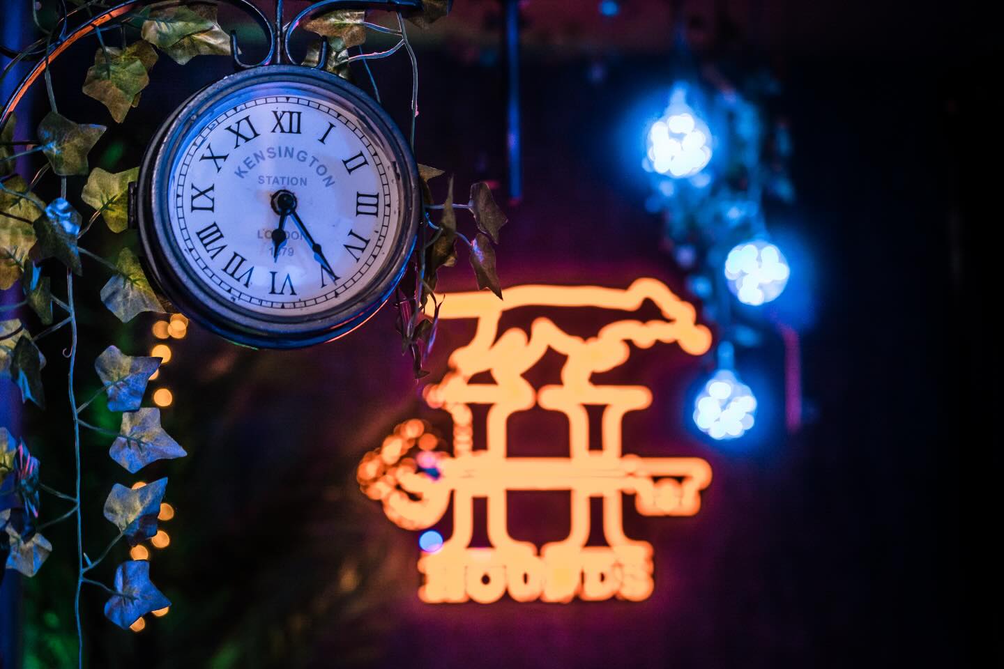 The big C day is creeping up fast! 🎄
That means it’s time to get organised!
Not sure what to get for your family and friends? Hounds gift vouchers to the rescue! 🎁
Got the family over and looking for an ultimate family celebration? Our Missions are prepped, ready, and selling out fast! 🎟️
Work parties the same every year? Let Hounds take care of it, delivering our world class entertainment for your large party gathering 🎭
Yeah… we’re just that good…
🌟The UK’s top rated experiences
📍 45 mins from Central London
📆 Book tickets in advance!
🎟️ Ticket link in bio 🎟️
@HoundsEscape
#LeaveRealityBehind
#ImmersiveExperience #LondonAttractions #ThingsToDoInSussex