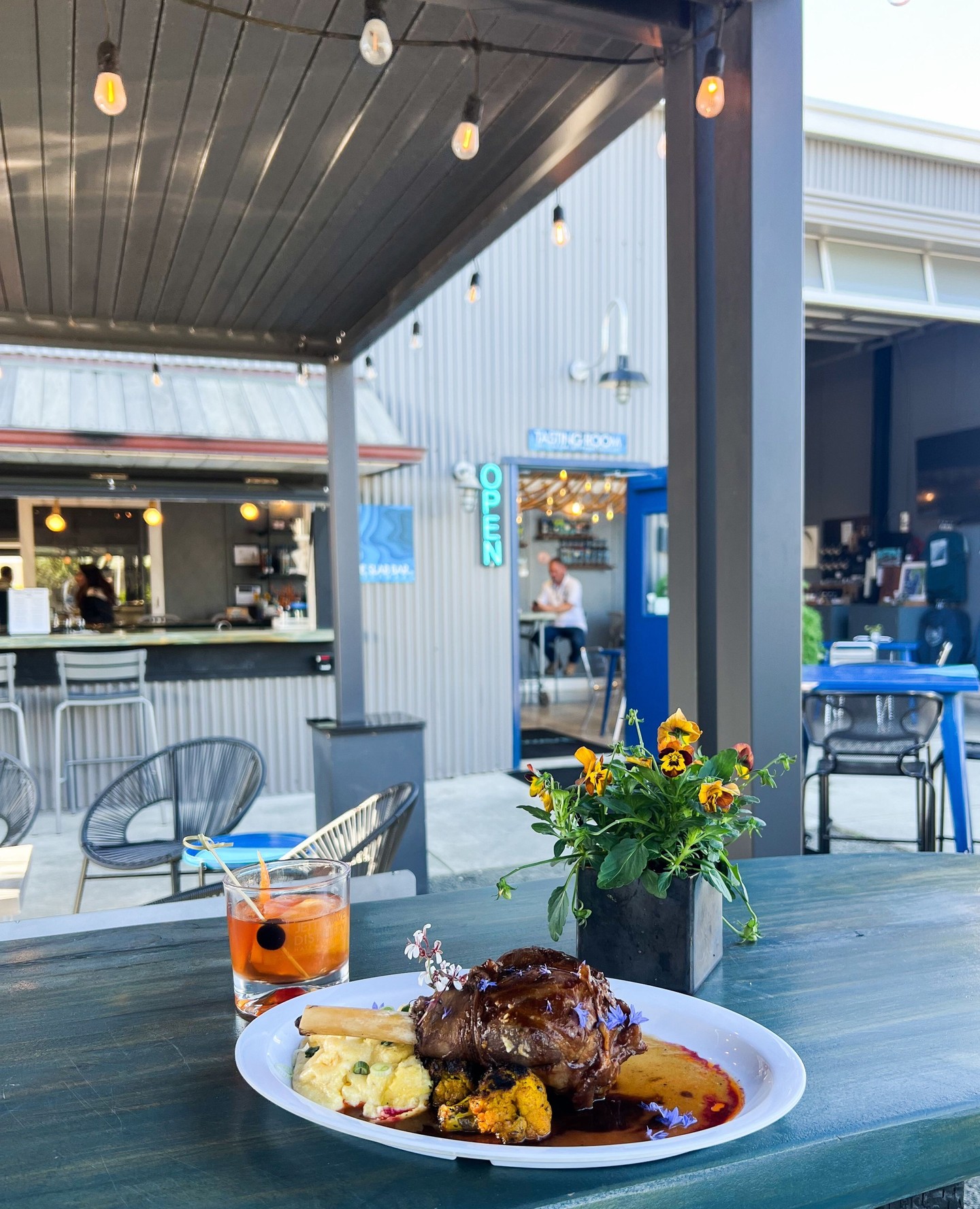 What a weekend! The sun is shining, the weather is perfect, and Chef has a Lamb Shank Special you don’t want to miss!
Braised Sonoma Superior Farm Lamb shanks with soft creamy polenta, grilled cauliflower and a natural lamb jus. It’s the perfect pair for our Gold Rush cocktail, made with Jettywave’s Small Batch Bourbon. 🥃
We’re open till 8, come on down!
#Cheers #CoastalVibes #FoodandBeveragePairings