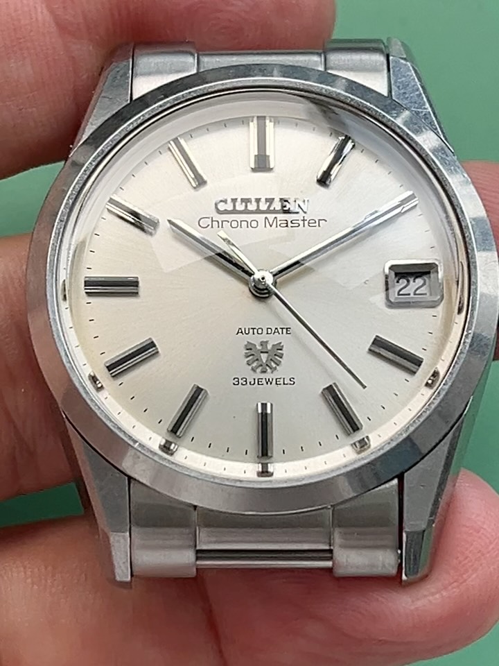 Available now, link in bio. Stunning Vintage 1969 Citizen Chrono Master in 36mm
Citizen’s high end chronometer flagship, first released in 1967 and built in very small numbers to compete directly with Grand Seiko’s best.
Iconic details, the Chrono Master script, the applied eagle emblem at 6 o’clock, and the matching gold medallion on the case back. A beautiful piece of late 60s Japanese watchmaking history.
#Citizen #ChronoMaster #VintageCitizen #JapaneseWatchmaking #VintageWatch #TempoPrima