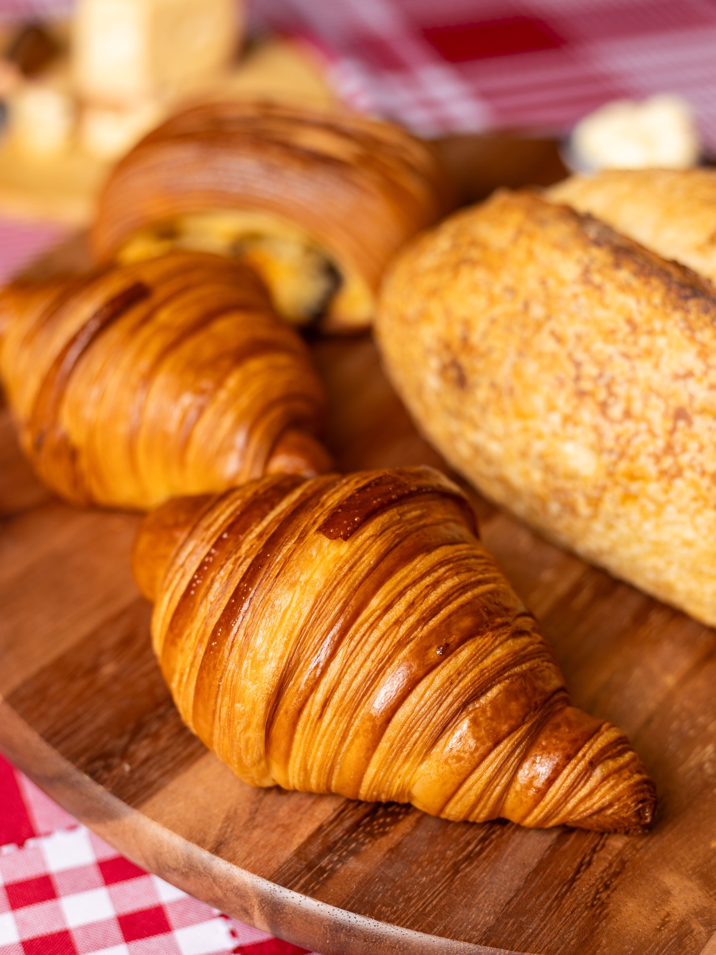 Um café da tarde autentico frânces você só encontra na @almapadaria! Um melhor que o outro… e você? Qual escolheria?