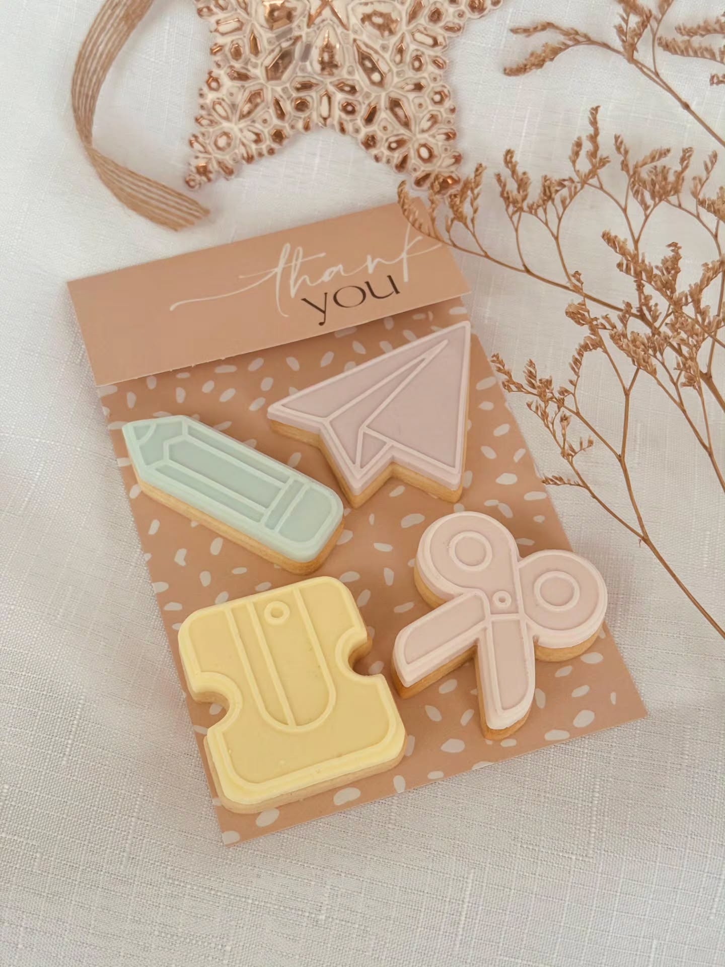 “Thank You, Teacher”
There’s something extra special about a handmade thank-you - especially when it’s a cookie.
Our Teacher Tool Kit Stamps & Cutters are designed to help you create sweet little moments of appreciation… the kind teachers tuck into their hearts long after the school year closes.
Whether it’s a platter for the whole classroom, a single cookie gift, or a thoughtful end-of-year keepsake, these designs make saying “thank you for everything” beautifully simple.
Handmade. Heartfelt. A tiny way to celebrate the people shaping our little learners.
All products available via the link in our bio.
Cookies lovingly prepared and photographed by our BA Bridget @crumbswithlove
#TeacherGiftIdeas
#ThankYouTeacher
#CookieDecoratorsAustralia
#FondantCookieArt
#TeacherAppreciationCookies