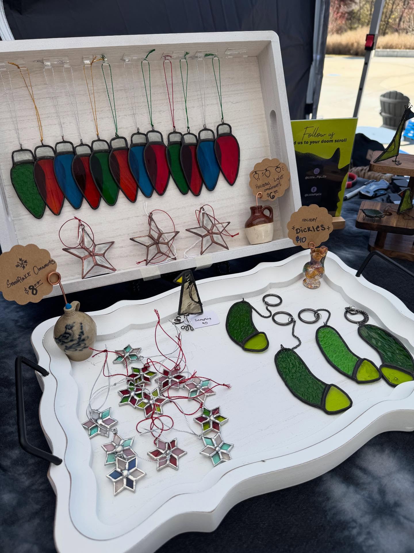 Every tree gets a star…
But the bold ones get a dickle🎄😂
________________________________________________
#LittlePipCo #SmallBusiness #ShopLocal #StainedGlassArtist #GlassArt #makersofig #SunCatcher #SupportSmallBusiness #MakersGonnaMake #CraftersOfInstagram