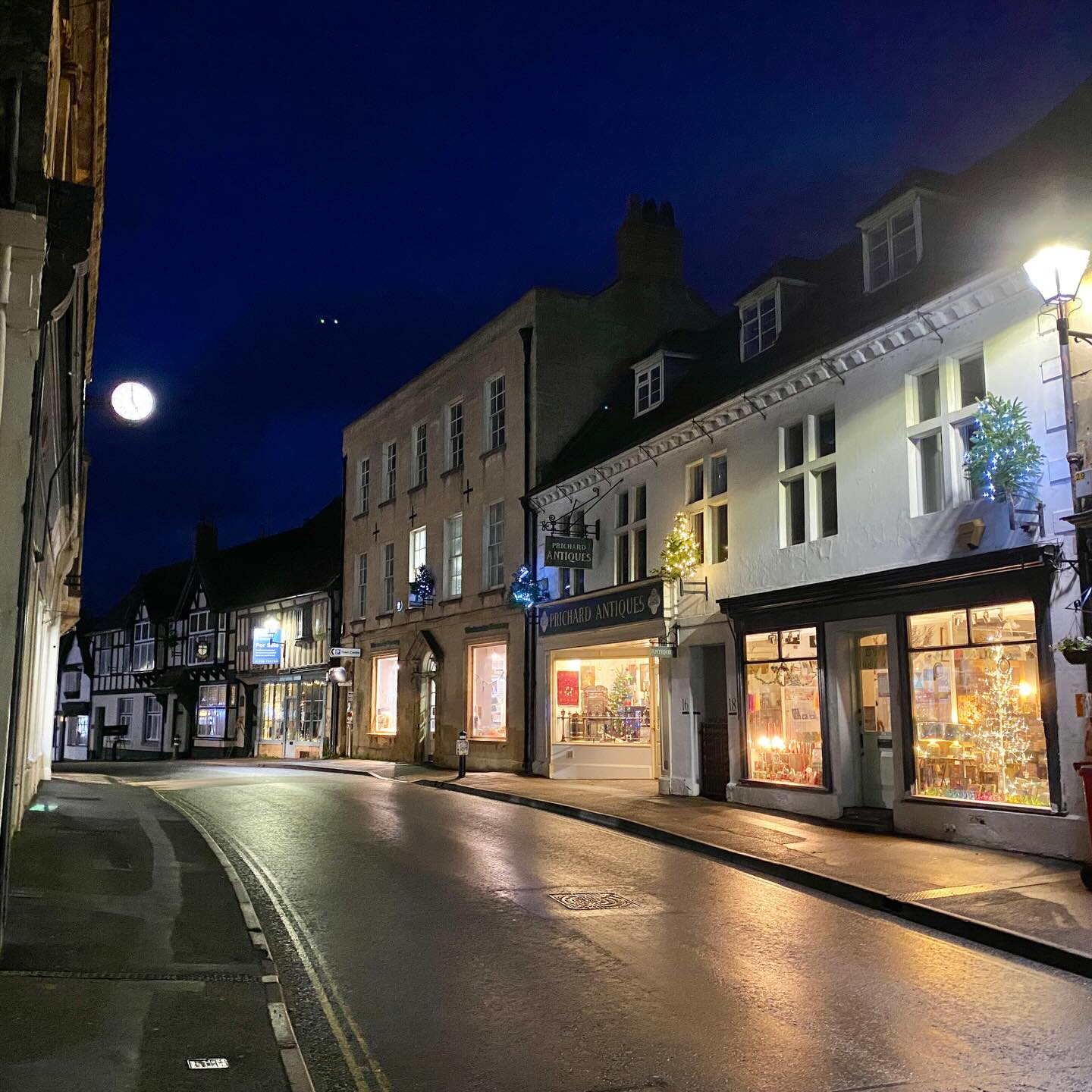 Winchcombe Christmas Festival starts tonight!
๐โ๏ธ๐
Swift will be open usual hours today 10-4 and then this evening 5-8 for the festival.
It is always a magical event with street market, music and food. Donโt miss it!
If you canโt make tonight the festival continues tomorrow from 10 - 5