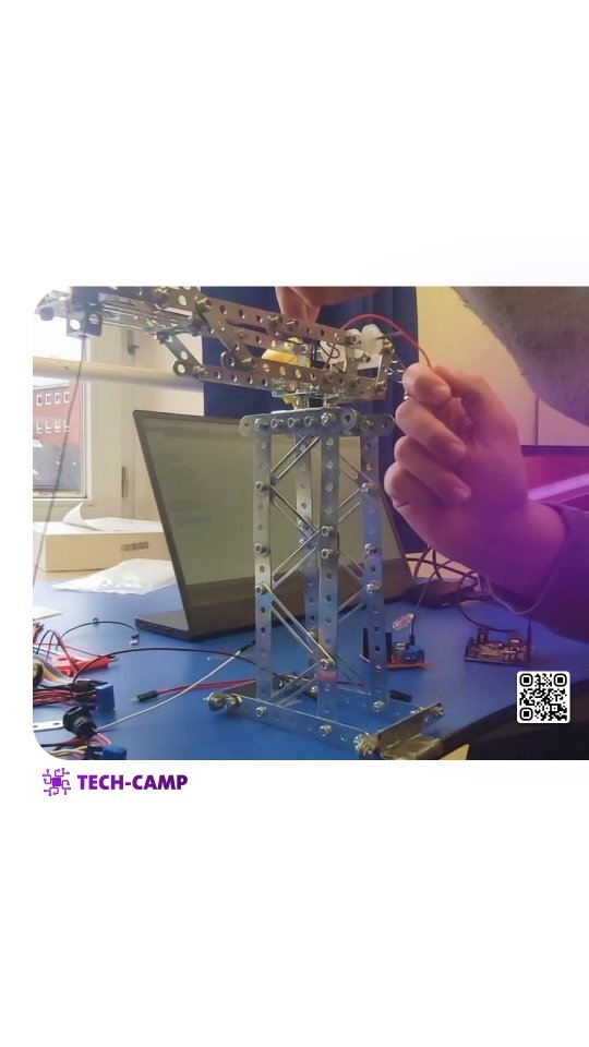 Aus SmartDrive wird Schwerlast Profi 🏗️
Mit dem Know-how aus dem autonomen Fahrzeugprojekt hat ein Jugendlicher seinen eigenen Baukran entworfen, vom ersten Konzept über die Mechanik bis zur fertigen Steuerung. Motoren ansteuern, Bewegungen planen, Last aufnehmen und absetzen. Alles selbst programmiert, getestet und verbessert. So wird aus Technik echte Ingenieursarbeit. Mit MINT-Power, Kreativität und einem dicken Plus an Berufsorientierung 🛠️
#TechCamp #Baukran #SmartDrive #MINT #Robotik #Programmieren #JugendForscht #Zukunftskompetenzen #Berufsorientierung #Konstruktion #Tüftlergeist #Hamburg