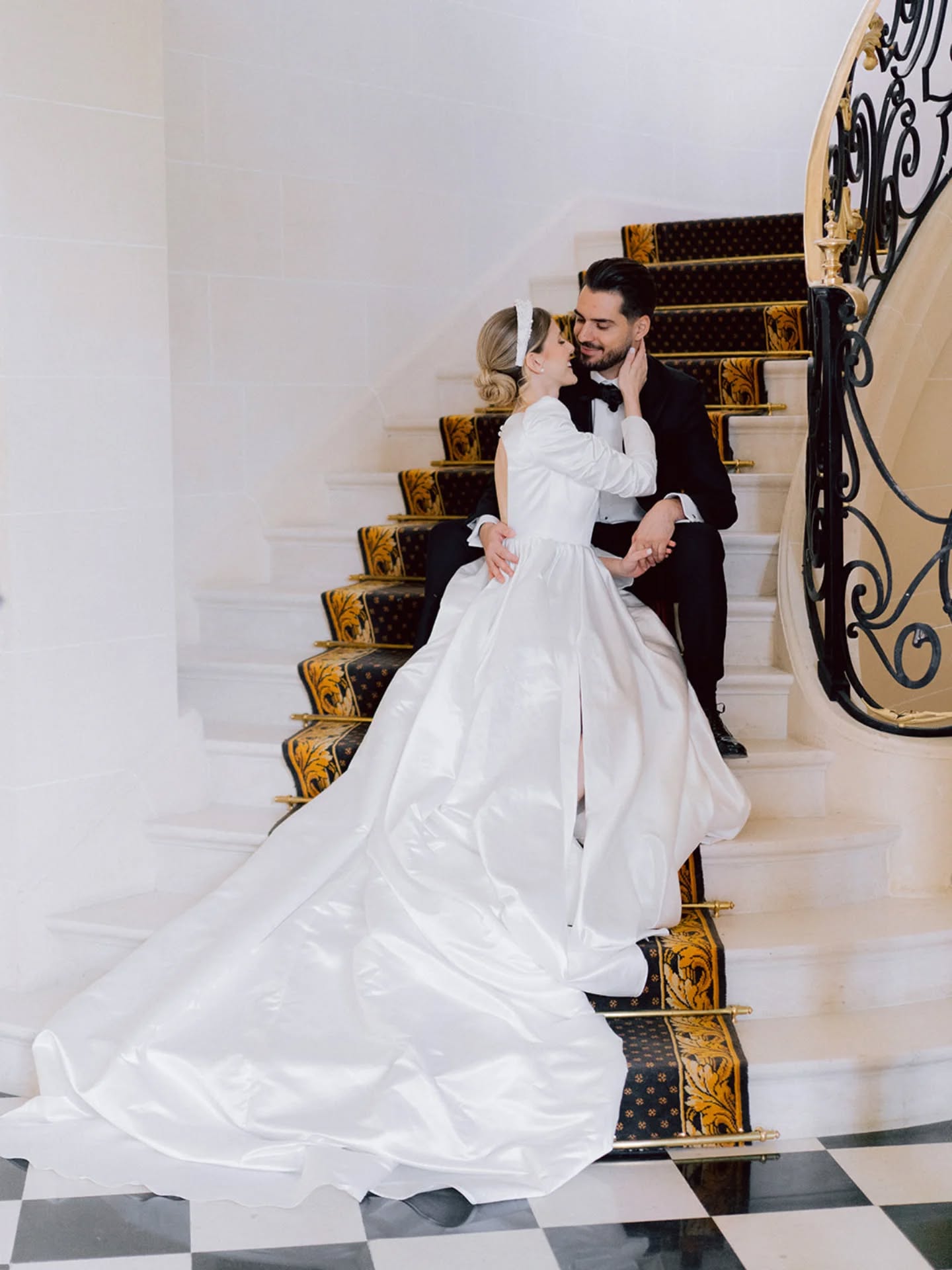 Just a casual sitting in some random stairs.
Lieu : @chateau_nainville_les_roches
Design floral : @naturebyelys
Wedding planner : @cassandra_weddingplanner
Wedding designer : @justeuneevidence
Vidéaste : @tuan.nguyen.films
Modèles : @lagratiotoff et william_frnds
Robe : @aksel.wedding.dress
Costume : @maison_siake
Créateur de papeterie : @encresetnuances
Hair & make up artist : @iroazbeaute
Chaussures : @bellabelleshoes
Bijoux : @sohelo_bijouxmariage
Wedding content creator : @sh_signature_
Cake designer : @planete.sucree
Officiante : @theparisofficiant
Musiciens : @violinist_paris_
Locations : @evenement_objet
___
#editorialwedding #weddinginspiration #chateaudenainvillelesroches #destinationweddingfrance #weddingphotographer