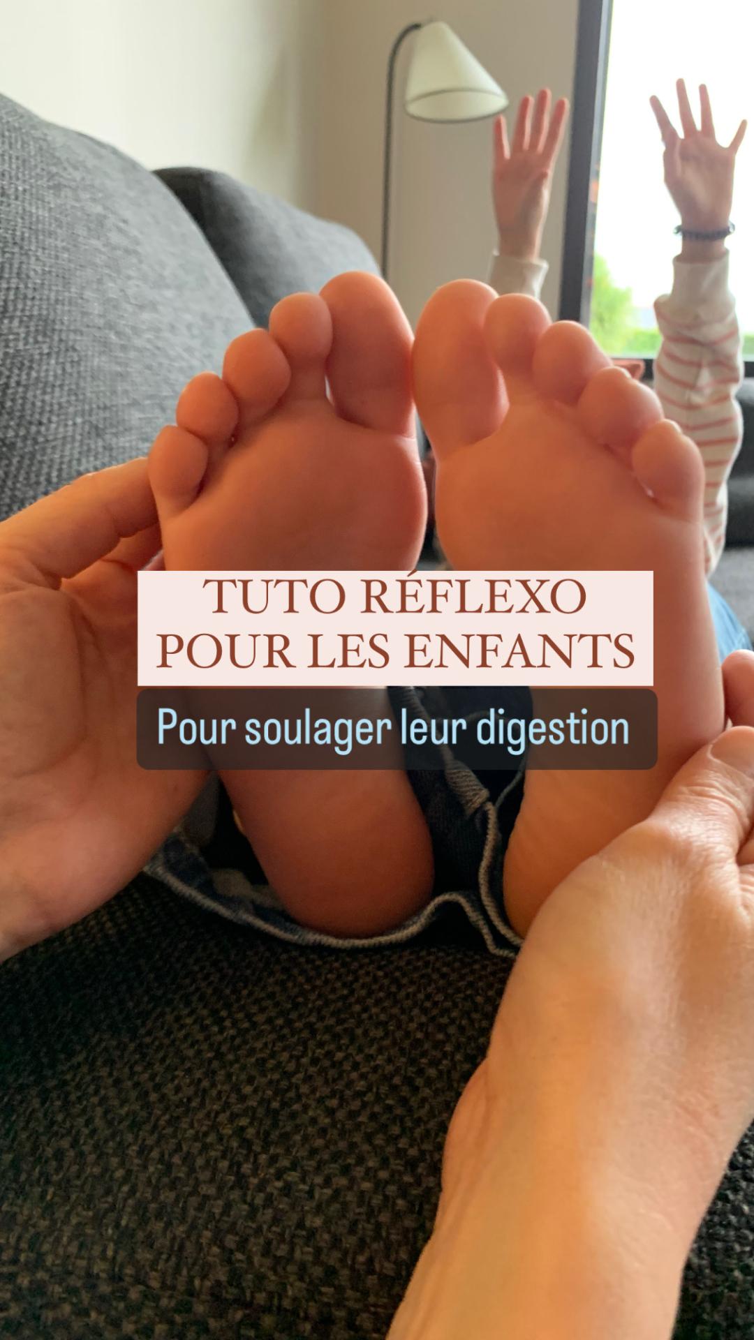 Tuto AUTO-RÉFLEXOLOGIE plantaire 🦶 POUR LES ENFANTS 👦👧 pour les aider à mieux digérer.
Voici quelques gestes de réflexologie pour soulager les maux de ventre de votre enfant.
Suivez bien les consignes 📋 :
- Chaque geste est à effectuer pendant 30 secondes ⏱️
- Commencez par le pied droit - la zone réflexe du foie s'y trouve !
- Les lissages et les pressions doivent être fermes mais surtout pas douloureux 👐
- Soyez détendu(e), adaptez les gestes comme vous le pouvez/voulez et chouchoutez votre enfant 🥰
- À faire sur chaque jour si besoin 😌
- Pour plus de précisions, n’hésitez pas à me contacter.
Un soin rapide, doux et efficace à faire à son enfant pour soulager sa digestion.
Tout bénef’ 🤩
_________________
✨ Réflexologie & énergies
🦶Soins de réflexologie plantaire
👐 Soin énergétique
🌈 Réveillez votre énergie intérieure, retrouvez un l'équilibre émotionnel & découvrez le pouvoir d'auto-guérison
🌿 Créatrice de soins doux & thérapeutiques, 100% personnalisés pour soulager les tensions, libérer l'esprit et promouvoir un bien-être global
📆 Réservez votre parenthèse de bien-être
https://www.carolinestouls-reflexologue-nantes.fr/tarifs-et-reservation
#reflexologie #reflexologue #bienetre #mieuxvivre #therapie #nantes #reflexologienantes #endouceur #digestiondifficile #soulagementdeladigestion #mauxdeventre #reflexologieplantaire #reflexologieenfant