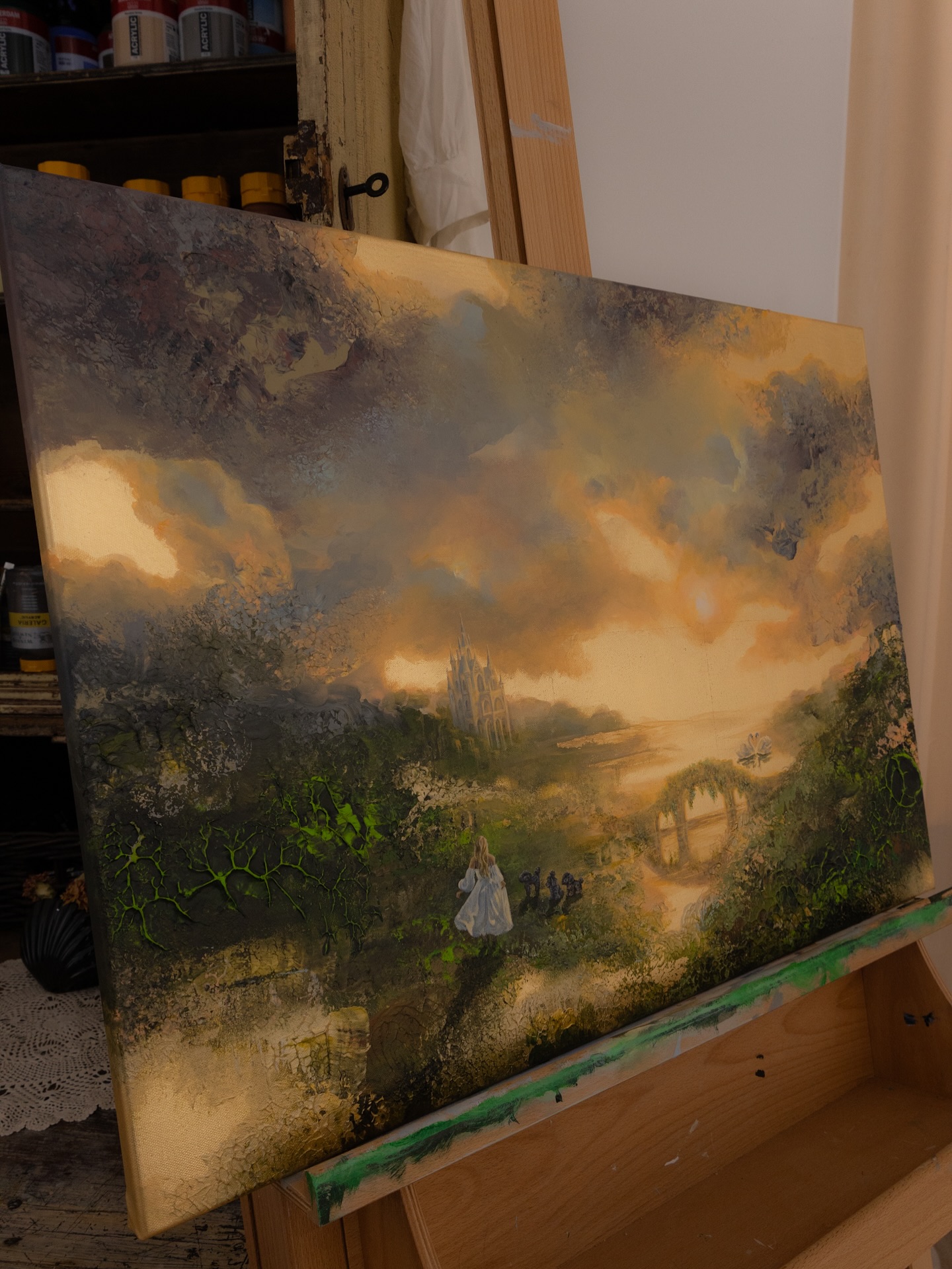 Nearly half of every commissioned piece lives in the unseen… planning, dreaming, shaping the story before a single brushstroke lands. Swipe forward to see the painting process itself, from gilding metal leaf to blending with a kitchen sponge, to adding texture, to fine details to the final glow ✨ And I loooove that glow of the metal leaf!! 😍
#paintingprocess #fantasyart #fantasybooks #swanprincess #commissionedart #textureart #poodlelover #toypoodlelove