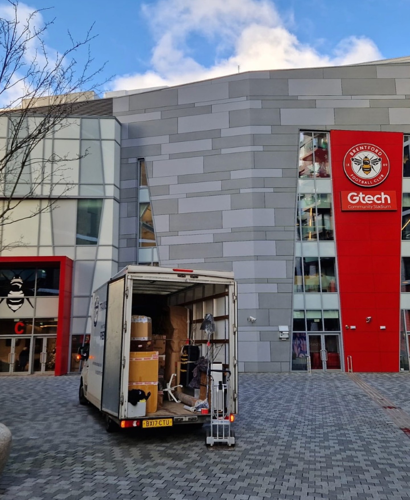 Our promise to you: Stress-free moves, handled with care and professionalism every step of the way 🏠🚛
Your belongings are in safe hands.
Reach out to our team via phone or email for a free quote ✅
LONDON OFFICE
22-24 Homecroft Rd, London, N22 5EL, United Kingdom
0208 807 6677
PORTUGAL OFFICE
Inter Luis
Estrada Nacional 10
Centro Empresario Sado Internacional
Armazem D21, 2910-835 Setúbal
00 351 265 708 240
info@tp-internationalremovals.co.uk
#relocationservices #movingcompany #shipwithus #movers #packingpros #transportation #movingday
#shippingworldwide #relocationexperts #shipments #tpinternationalremovals #transportugal
#shippingandhandling #movingtotheuk #packingandshipping #movingtoportugal #movewithus
#easyshipping #movingsolutions #shippingmadeeasy #securepacking #movingtospain #storagesolutions
#removalstoportugal #relocationready #movinghome #newoffice #fineart #vehicletransportation