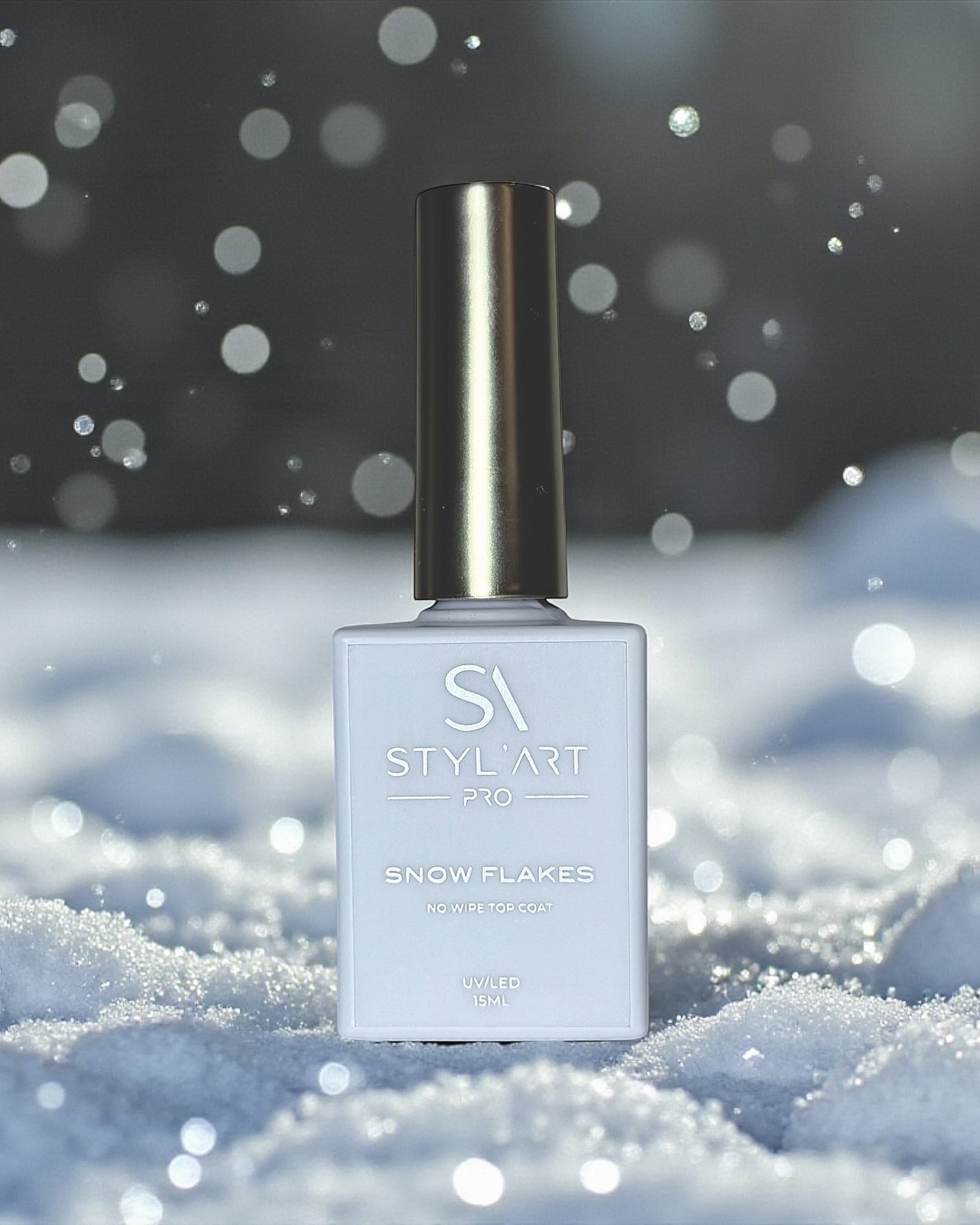 🚨 SPOILER CALENDRIER
Nous vous dévoilons ce soir la finition 𝙎𝙉𝙊𝙒 𝙁𝙡𝙖𝙠𝙚𝙨 ❄️
Une finition sophistiquée, parsemée d’éclats blancs semblables à de vrais flocons de neige, qui créent un effet neige gelée ultra chic, minimaliste mais tellement captivant.
Parfait pour celles qui aiment les détails subtils et les nail art esprit glacé ❄️
Vous validez 😍 ?