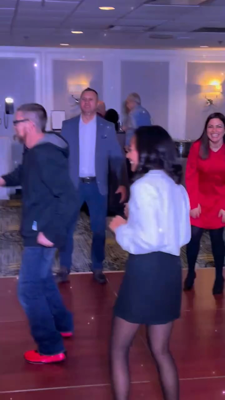 On Friday in Saskatoon, I had the pleasure of DJing the private Christmas party for Kristian Electric LTD. The beautifully decorated venue and festive atmosphere set the perfect tone, with country hits from the 80s and 90s just as the guests requested. Everyone danced, played games, won prizes, and enjoyed a wonderful evening. It was an honor to be part of this celebration.
#christmasparty #saskatoon #djlifestyle