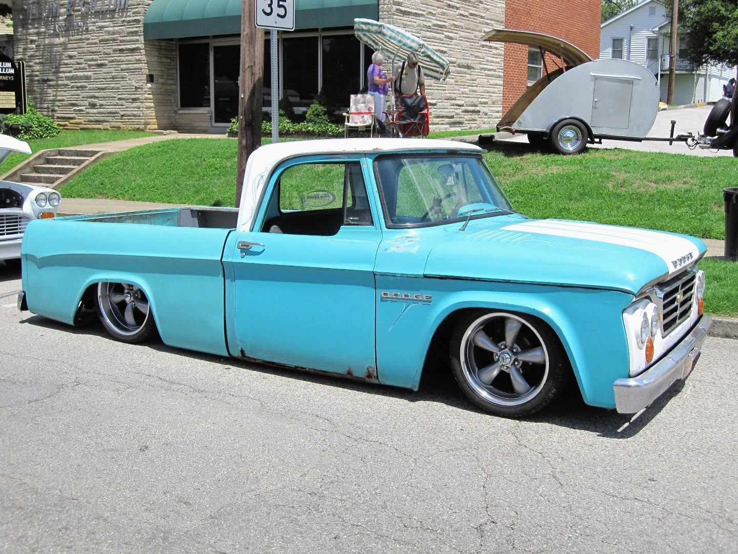 This bagged Dodge Sweptline is serving full-on shop truck attitude with just the right amount of rust and rake.
Old-school body lines, modern stance, zero apologies. #Cartucky #Dodge #Sweptline #BaggedTruck #StaticLook #StreetParkedSwagger