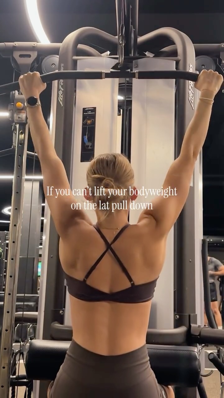 I hate to tell you this…
Bodyweight low rep high set lat pull downs really help to progress towards getting your first pull up 🙌🏼
I’m happy for you if you can do pull ups but not BW lat pull, It’s just a tip to help!
Need help from a coach & qualified PT to get your first pull up? DM me “EMc2” or go to my website in my bio for coaching details ✅
#calisthenics #calisthenicsgirls #pullups #femalecalisthenics #calisthenicscoaching