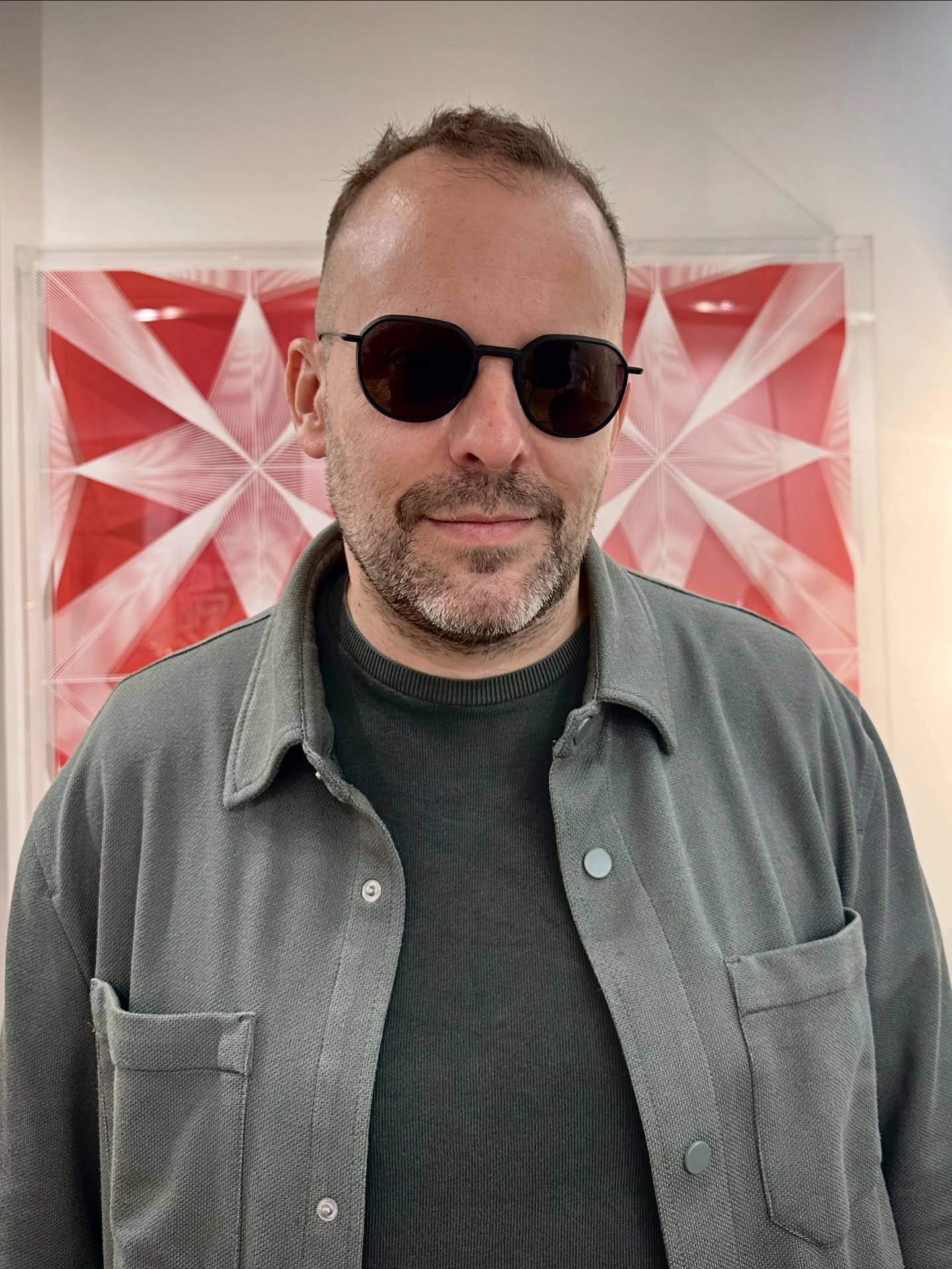 Un moment privilégié : le chef étoilé ⭐️⭐️ @david_toutain a sélectionné ses lunettes @brett_eyewear , symbole d’élégance et de caractère.
Entre haute gastronomie et design eyewear, un même fil conducteur : la quête de l’excellence.
Ravi d’avoir pu l’accompagner dans ce choix. Modèle : Scott Sun #levallois #levalloisperret #lunettes