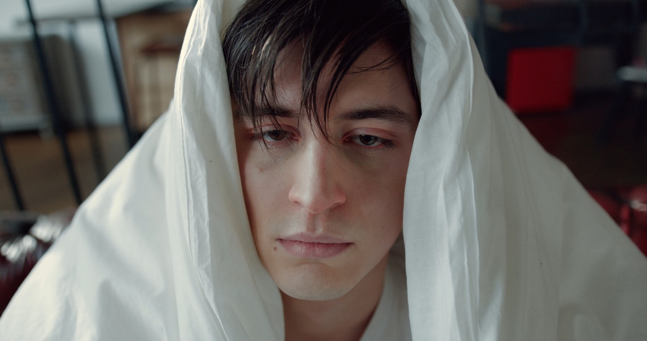 ✨ COLDS & FLU AREN’T ALWAYS A SIGN YOU’RE “SICK”…
Sometimes they’re a sign your body is CLEANSING. ✨
Your body is always working FOR you - clearing waste, balancing electrolytes, moving toxins, shifting emotions.
Mucus?
A sign your liver is binding waste so it can be safely removed.
Aches? Sodium + toxins moving out of the cells.
Fatigue? Your body redirecting energy into healing.
Instead of suppressing the process, support it:
🌿 Warm meat stock + soups
🌿 Hydration with minerals
🌿 Sweating (sauna/Epsom baths)
🌿 Soaked linseeds
🌿 kick-a-germ drink
🌿 Tallow chest rub
🌿 Rest & stillness
A cold or flu once a year can simply mean your body is still able to cleanse.
But if you’re getting sick constantly, your immune system may be asking for deeper support.
✨ Your symptoms are messages - not mistakes.
✨ Honour the process. Support the process. Trust the process.
Check out my fb page for full remedies.
- Julie 🤍
#holistichealth #naturalhealing #wellnessjourney #mindbodyconnection #healthylifestyle #immunehealth #detoxsupport #lymphatichealth #functionalmedicine #wellnesstips #naturalwellness #integrativehealth #bodywisdom #selfhealing #holistichealing