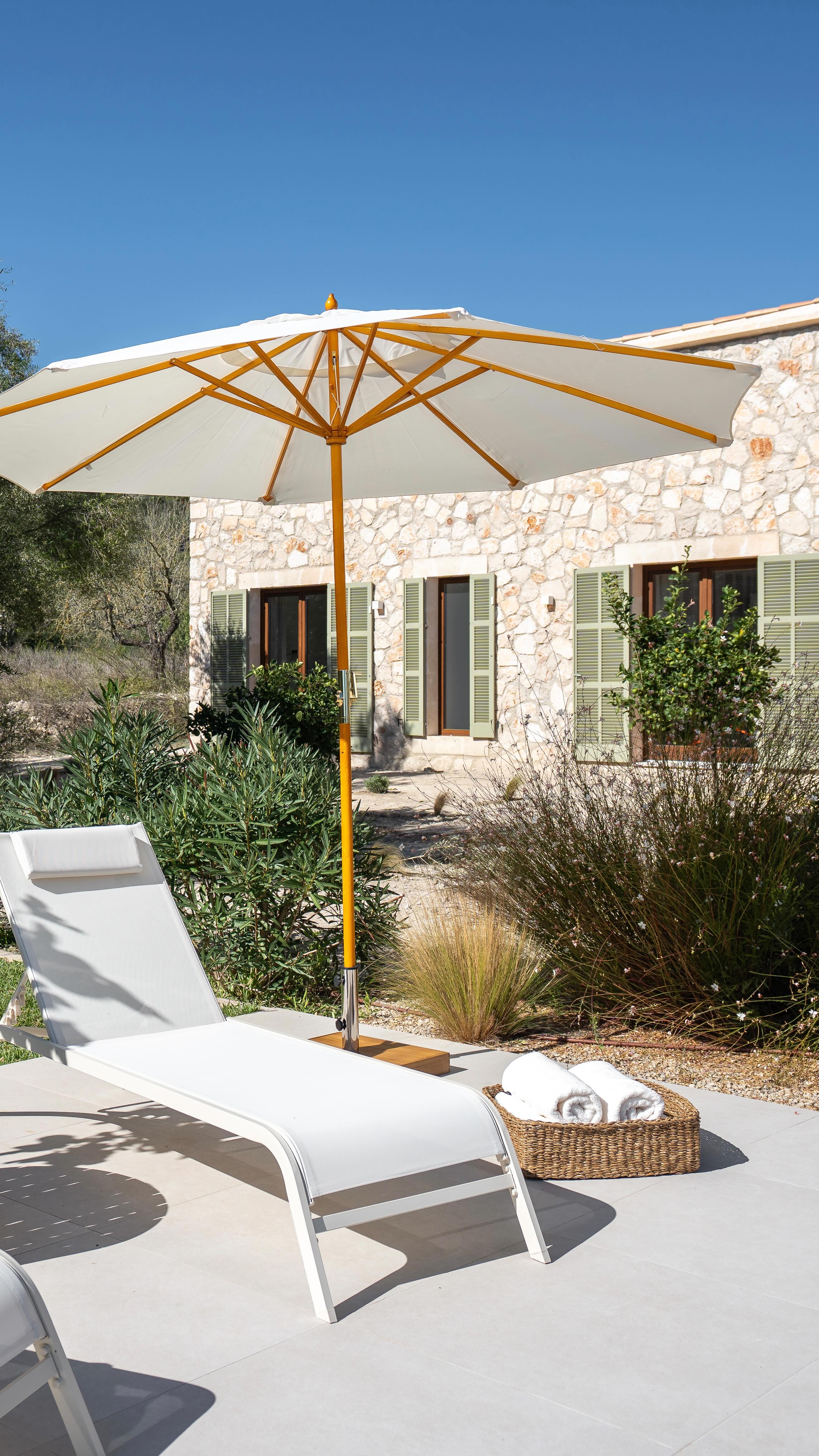 Für @traumhausverlosung durfte ich beim Interior Styling dieses wunderschönen Hauses auf Mallorca unterstützen. Ein Projekt, das definitiv zu meinen Highlights in diesem Jahr zählt!
Danke an das gesamte Team vor Ort und vor allem für das Vertrauen in meine Arbeit, das mir so unendlich viel Freude gemacht hat! @midouu
Ihr könnt dieses Traumhaus sogar noch gewinnen.
Alles Liebe von mir und euch ein wunderbares Wochenende, Anna 🤍
#mallorca #realestate #luxuryliving