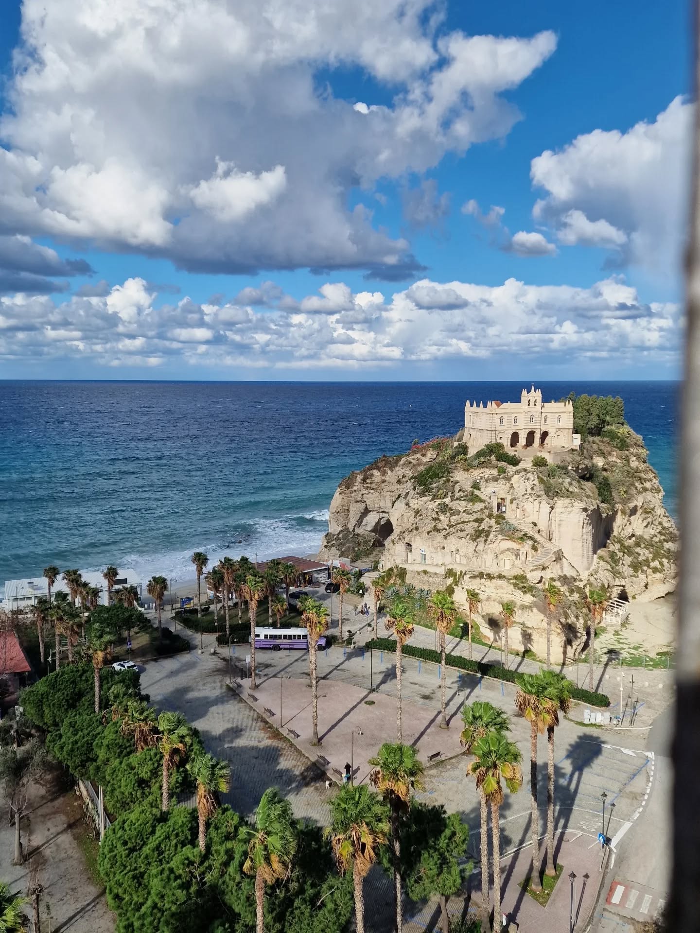 Follow your inner compass 🧭
You will be staggered where it takes you.
.
#italyisbeautiful