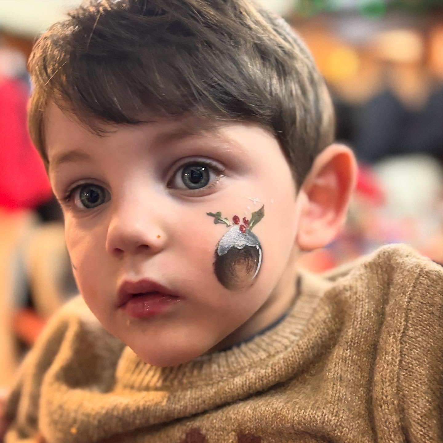 A cute little Christmas pudding 🎄😍 #facepaintingkids #facepaintersofinstagram #facepaint