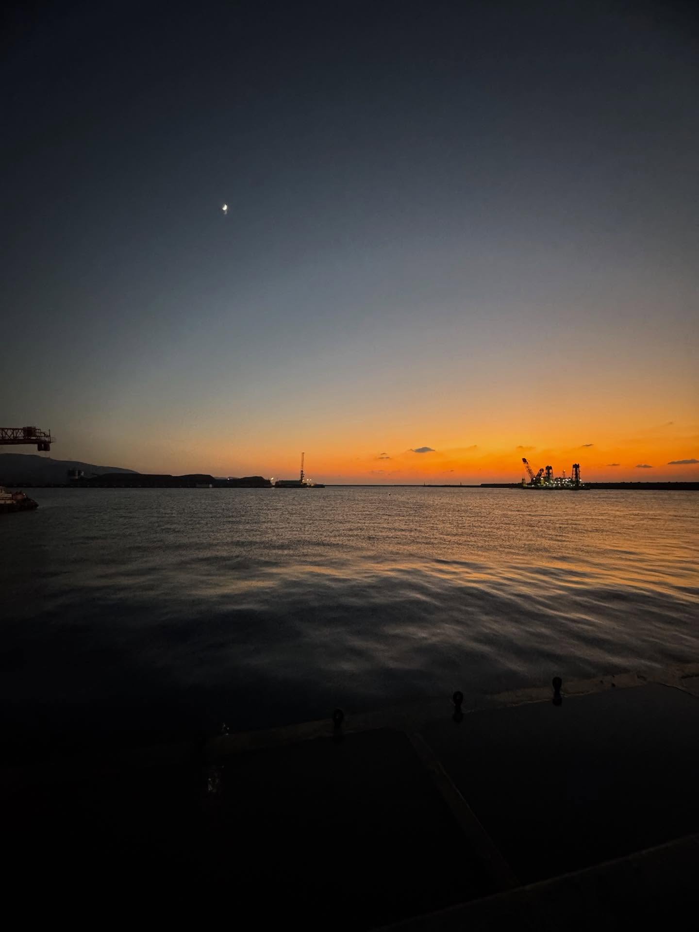 .
株式会社岡山グループ
鹿児島薩摩川内港
大変厳しい工期の中
満潮、干潮との時間の闘い
臨機応変と対応能力が試される
朝4時から深夜25時までの日も
これから極寒の闘いがはじまる…
#株式会社岡山グループ
#株式会社岡山
#株式会社市川
#株式会社soulmanjapan
#有限会社tera寛
#MEGUMI株式会社
#焼肉ホルモンとばち
#TERA寛
#石川県
#白山市
#ベトナム技能実習生
#インドネシア技能実習生
#特定技能実習生